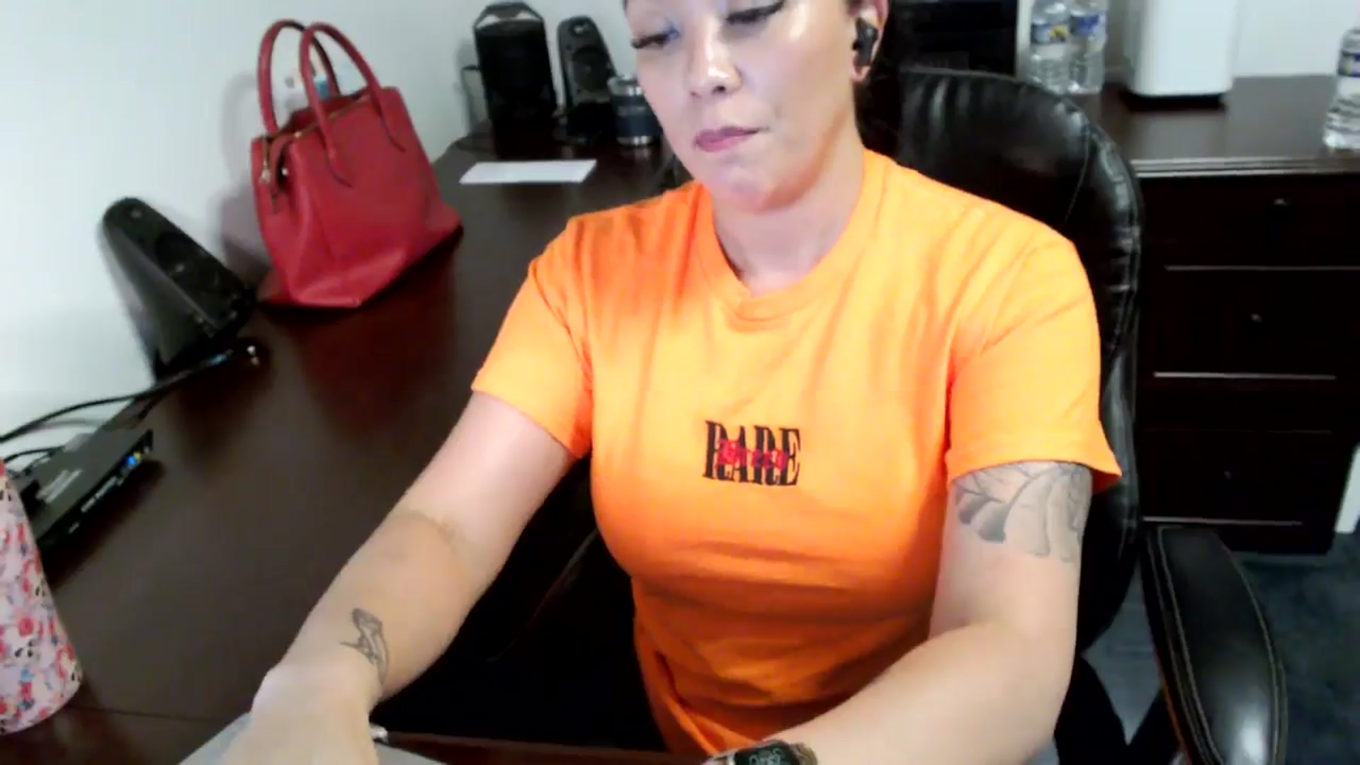 Gallery image thumbnail from MickaylaMoon's myfreecams stream on, 06/14/2024, 19:45 image 19 of 20