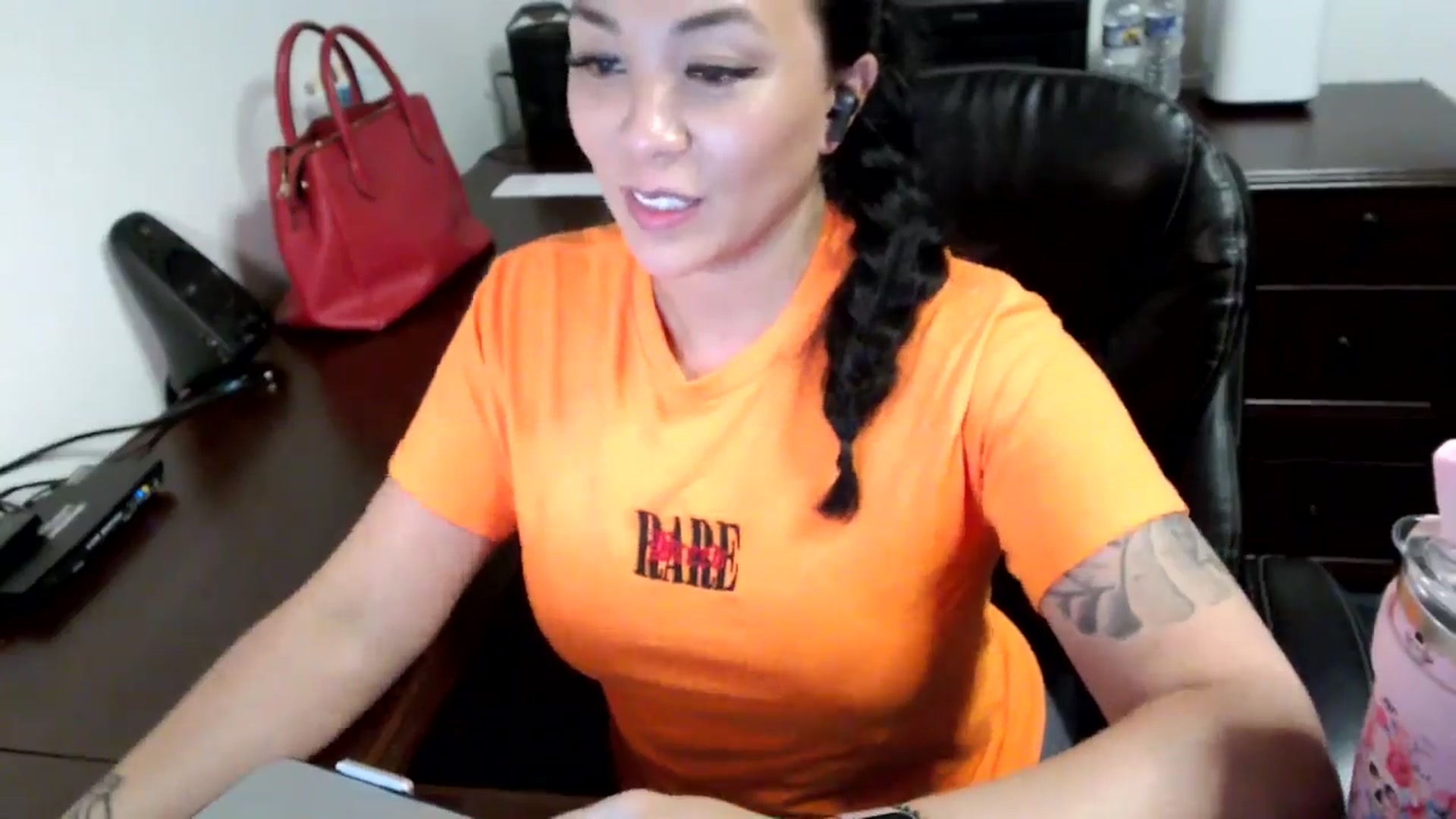 Gallery image thumbnail from MickaylaMoon's myfreecams stream on, 06/14/2024, 20:26 image 6 of 20