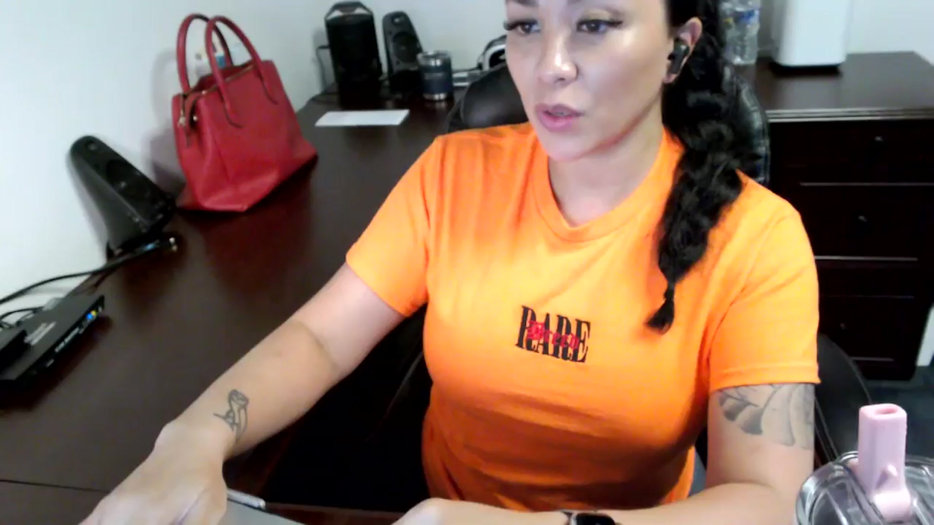 Gallery image thumbnail from MickaylaMoon's myfreecams stream on, 06/14/2024, 20:26 image 8 of 20