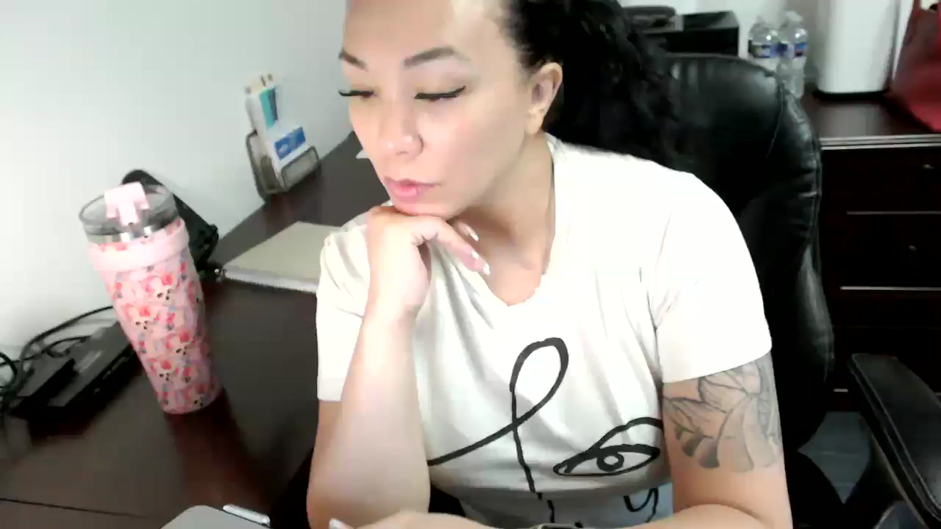 Gallery image thumbnail from MickaylaMoon's myfreecams stream on, 06/17/2024, 14:06 image 19 of 20