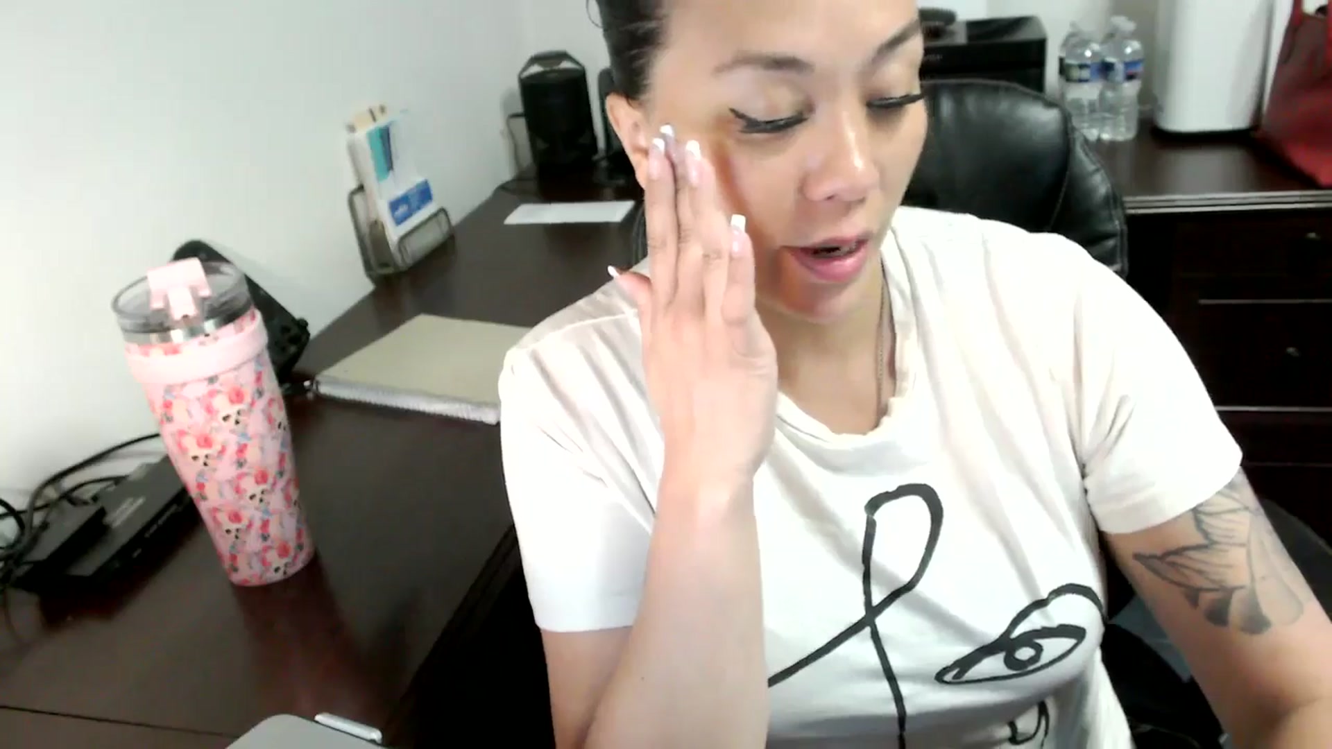 Gallery image thumbnail from MickaylaMoon's myfreecams stream on, 06/17/2024, 14:06 image 17 of 20