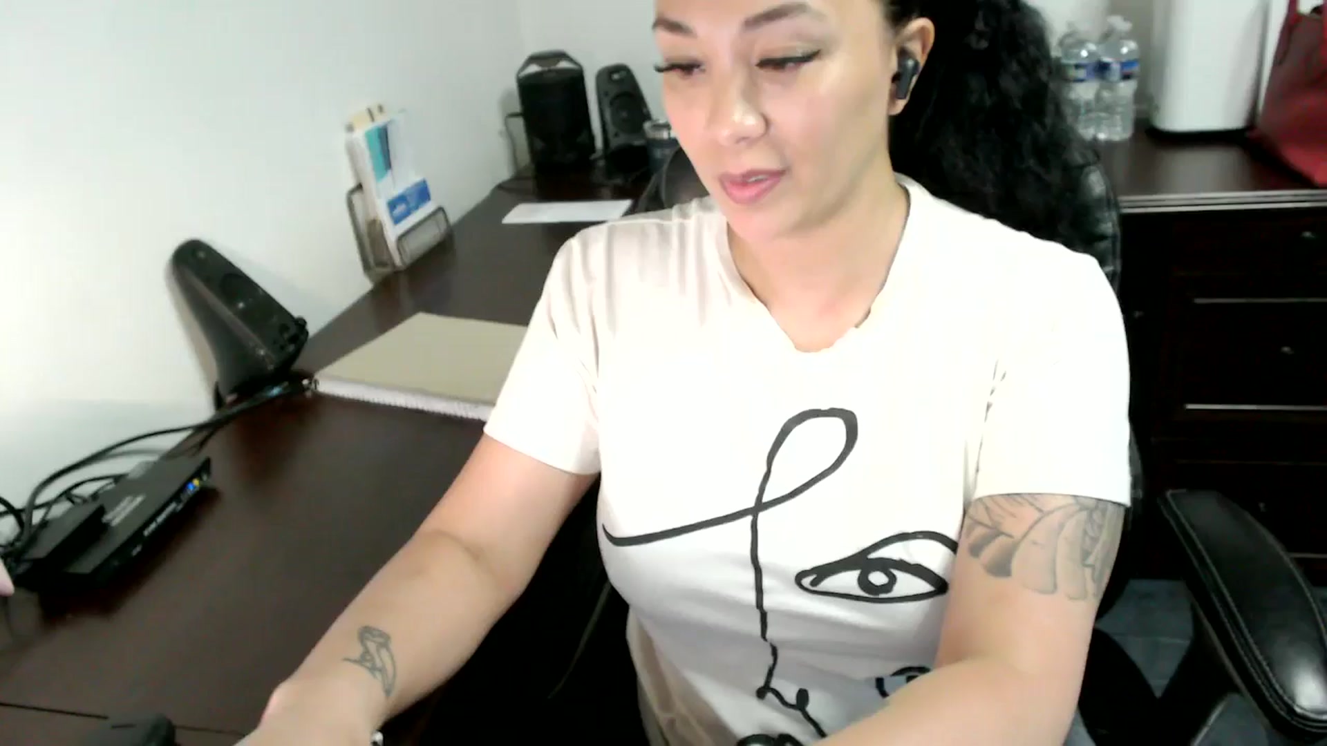 Gallery image thumbnail from MickaylaMoon's myfreecams stream on, 06/17/2024, 15:31 image 19 of 20