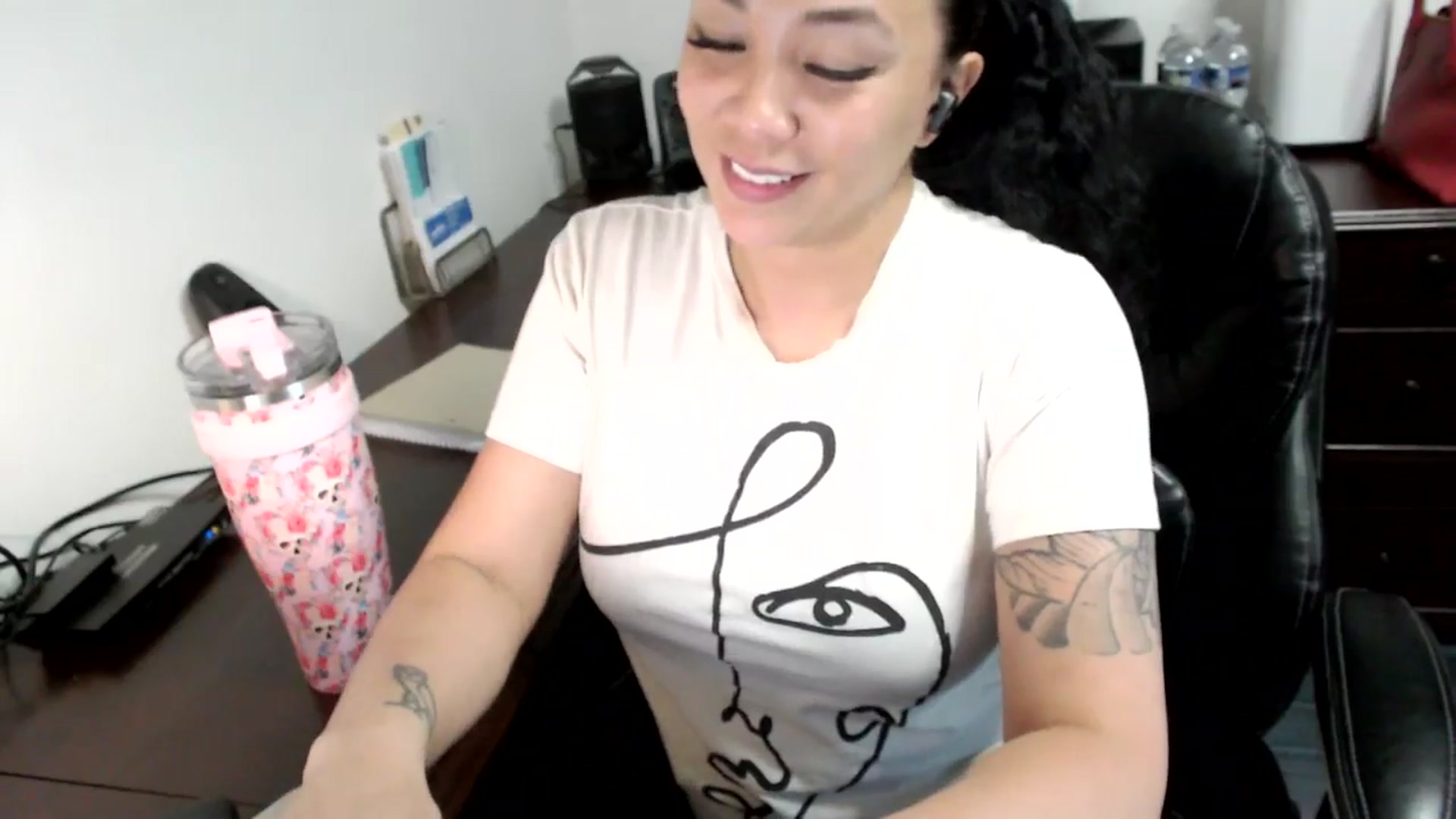 Gallery image thumbnail from MickaylaMoon's myfreecams stream on, 06/17/2024, 15:31 image 8 of 20