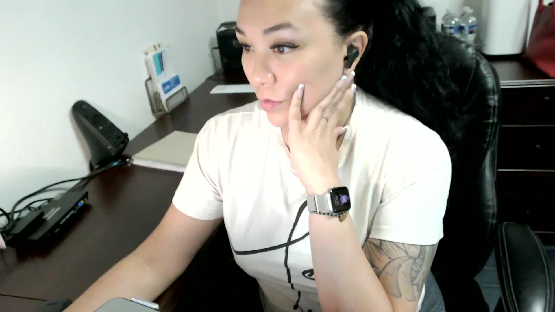 Gallery image thumbnail from MickaylaMoon's myfreecams stream on, 06/17/2024, 15:31 image 18 of 20