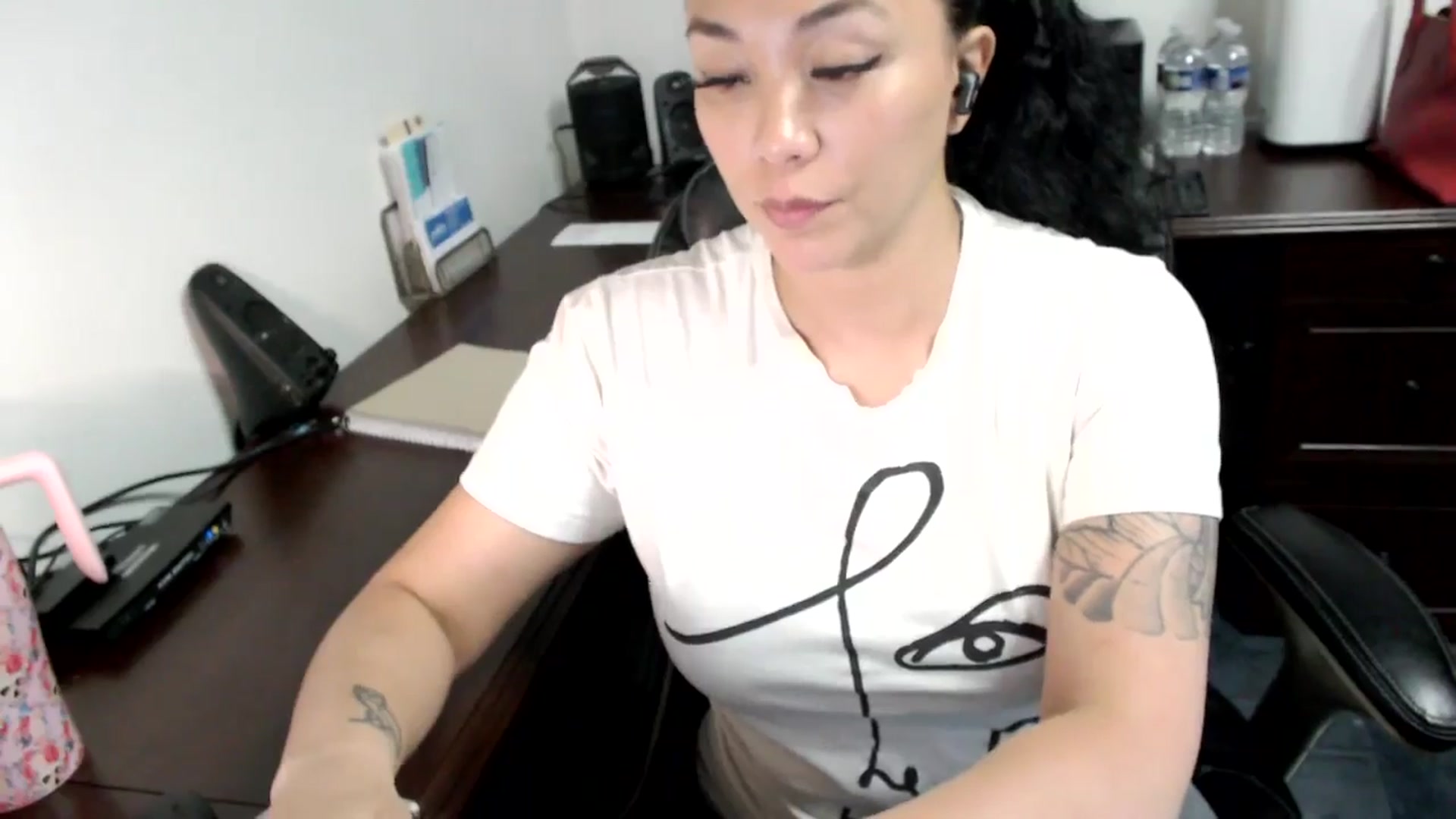 Gallery image thumbnail from MickaylaMoon's myfreecams stream on, 06/17/2024, 15:31 image 11 of 20