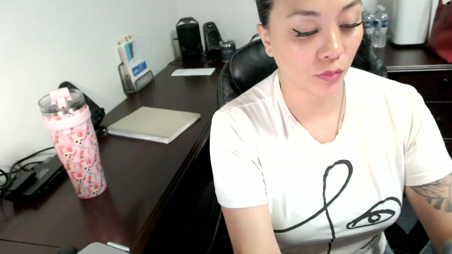 Gallery image thumbnail from MickaylaMoon's myfreecams stream on, 06/17/2024, 15:31 image 1 of 20