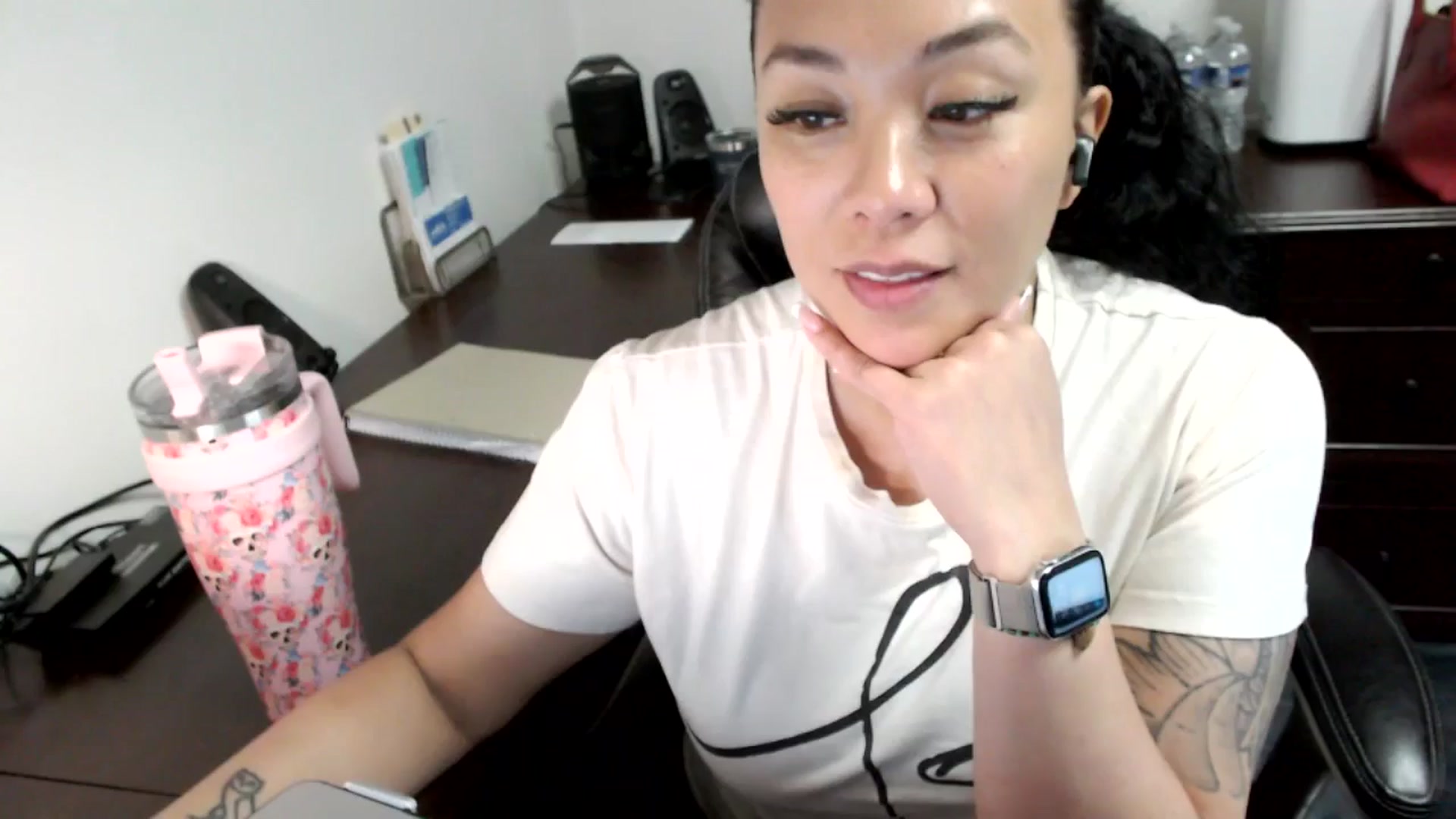 Gallery image thumbnail from MickaylaMoon's myfreecams stream on, 06/17/2024, 15:31 image 9 of 20
