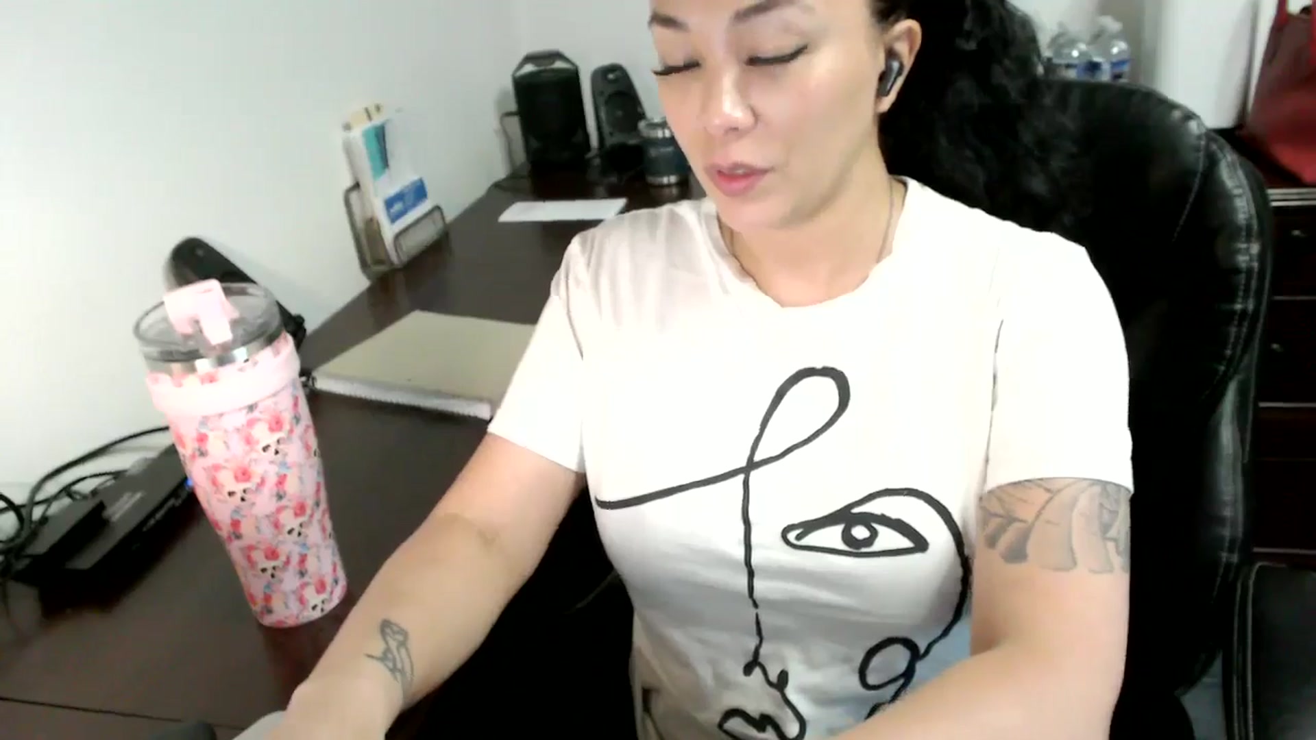 Gallery image thumbnail from MickaylaMoon's myfreecams stream on, 06/17/2024, 15:31 image 5 of 20