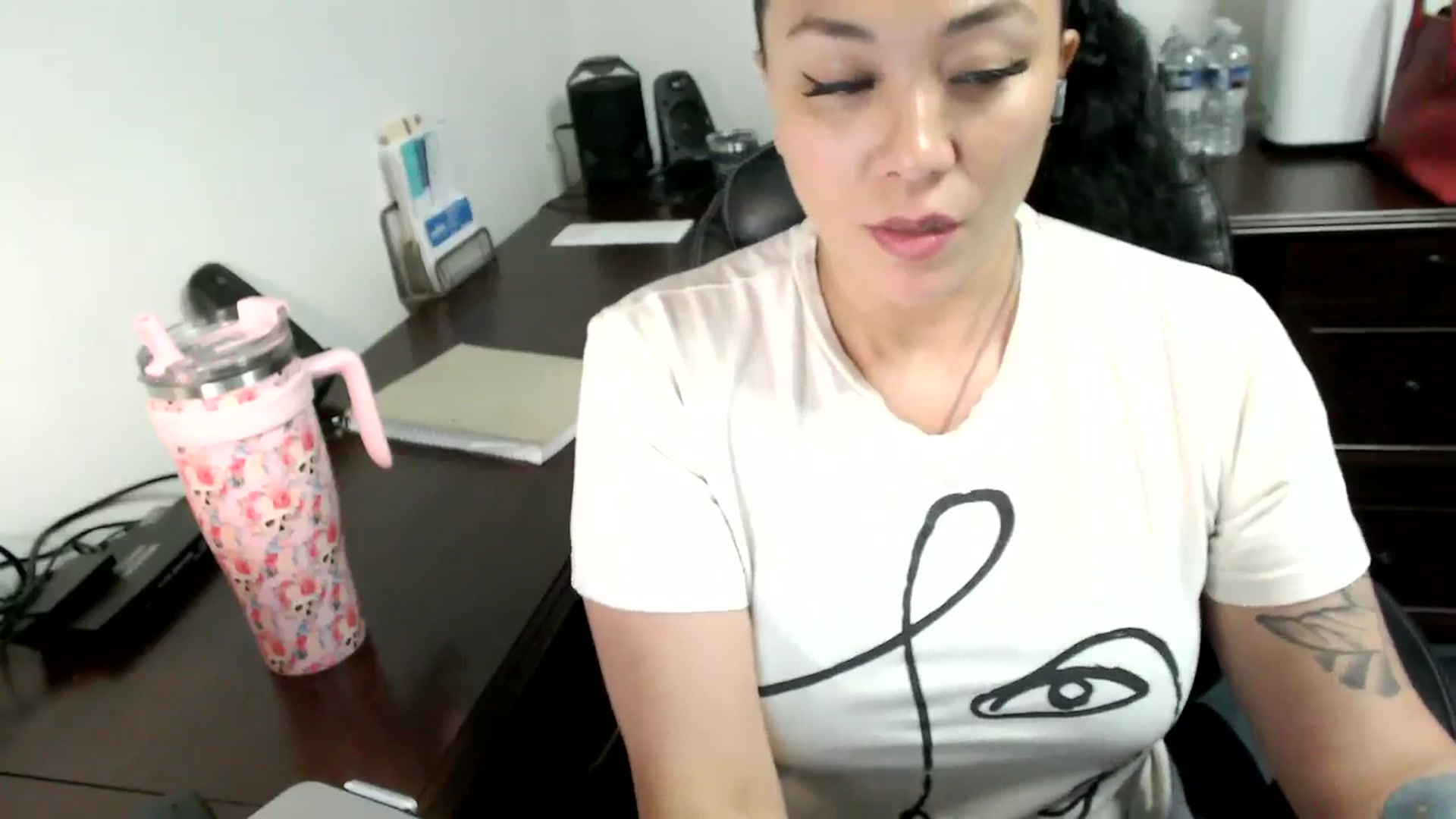 Gallery image thumbnail from MickaylaMoon's myfreecams stream on, 06/17/2024, 15:31 image 17 of 20