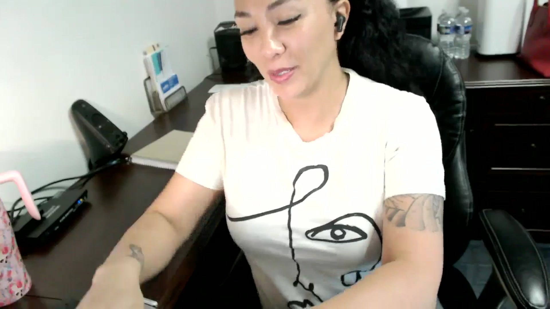 Gallery image thumbnail from MickaylaMoon's myfreecams stream on, 06/17/2024, 15:31 image 15 of 20
