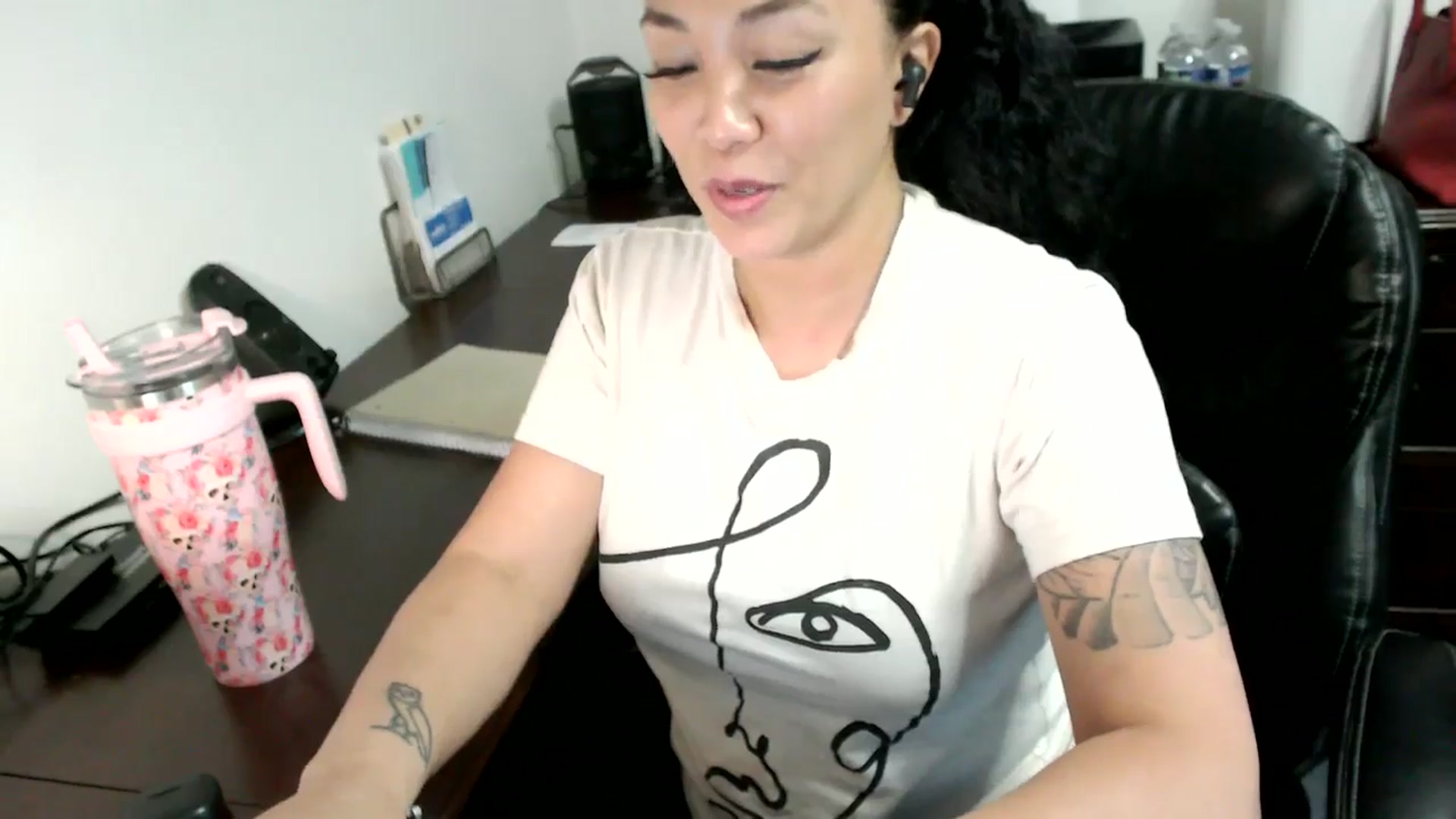 Gallery image thumbnail from MickaylaMoon's myfreecams stream on, 06/17/2024, 15:31 image 20 of 20