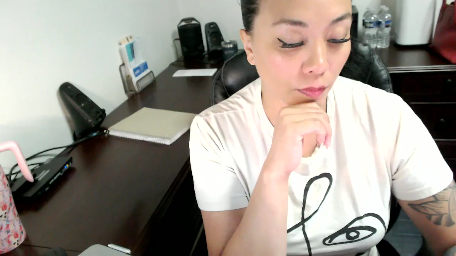 Gallery image thumbnail from MickaylaMoon's myfreecams stream on, 06/17/2024, 15:31 image 13 of 20