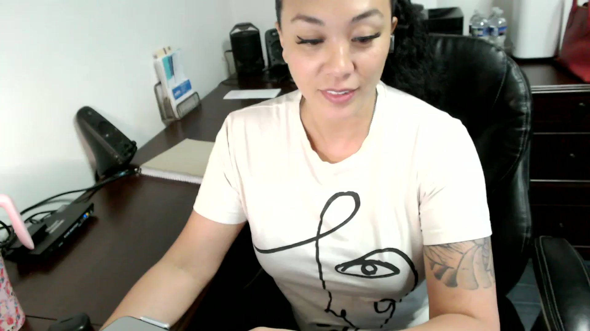 Gallery image thumbnail from MickaylaMoon's myfreecams stream on, 06/17/2024, 15:56 image 2 of 20