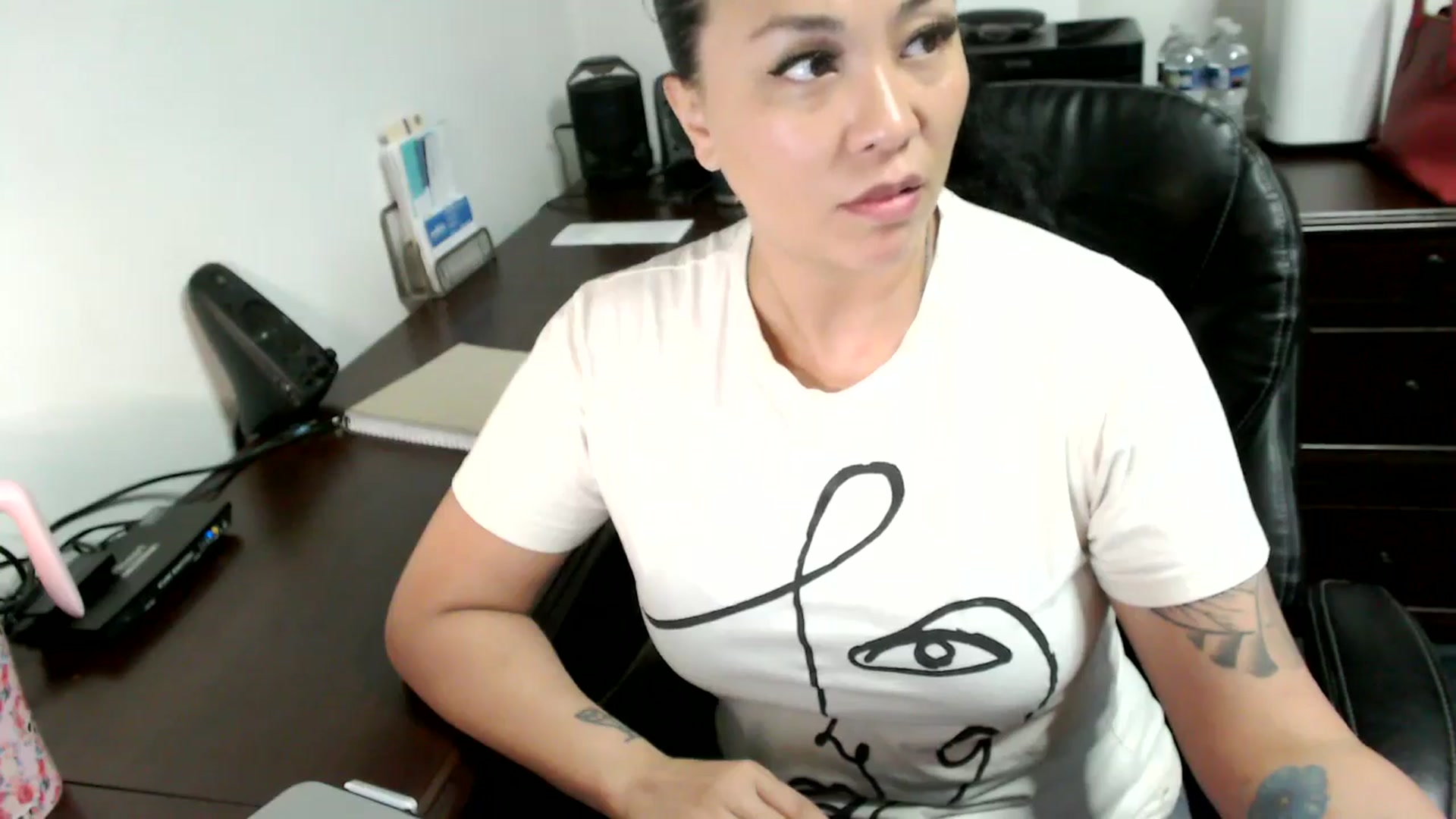 Gallery image thumbnail from MickaylaMoon's myfreecams stream on, 06/17/2024, 15:56 image 5 of 20