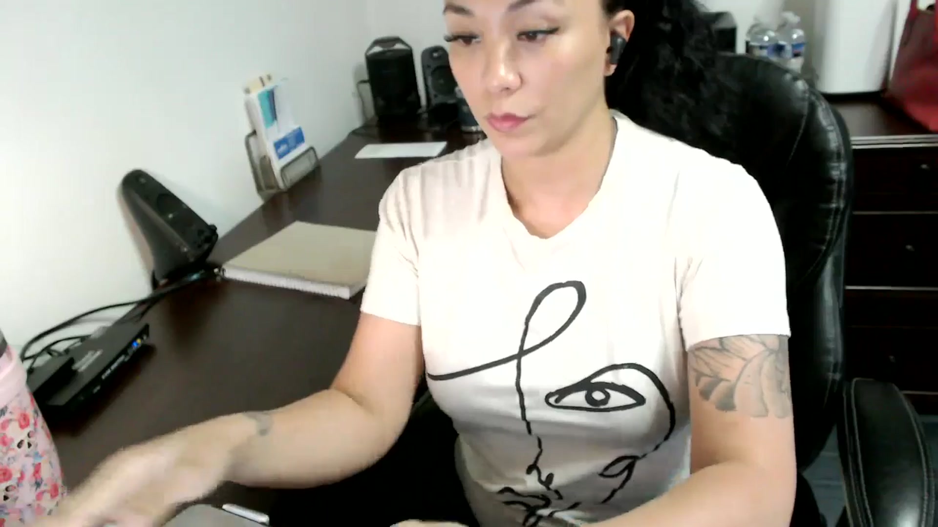 Gallery image thumbnail from MickaylaMoon's myfreecams stream on, 06/17/2024, 15:56 image 11 of 20