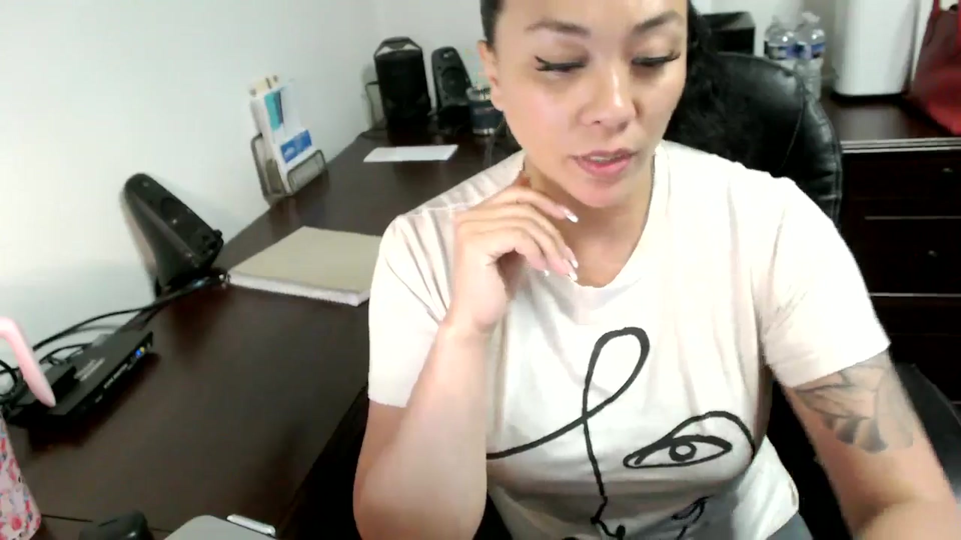 Gallery image thumbnail from MickaylaMoon's myfreecams stream on, 06/17/2024, 15:56 image 4 of 20