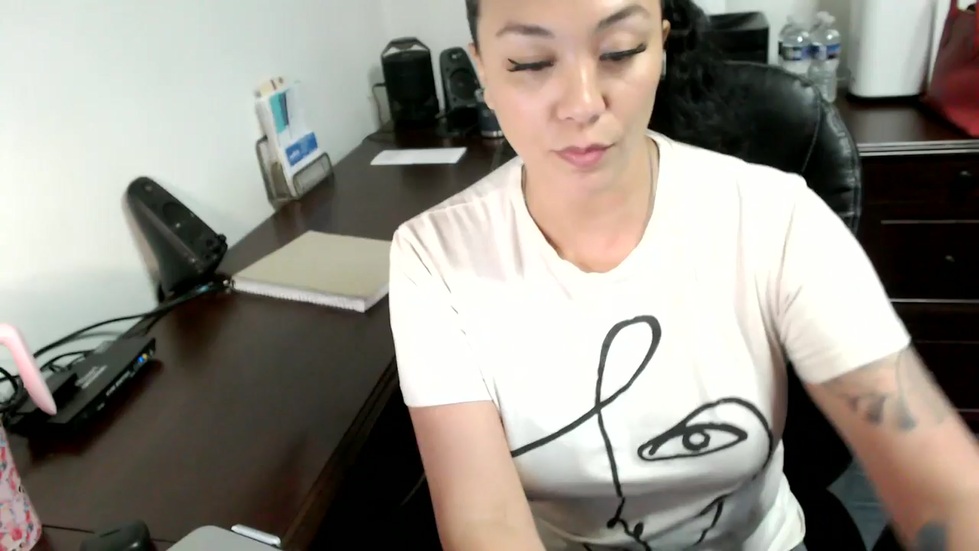 Gallery image thumbnail from MickaylaMoon's myfreecams stream on, 06/17/2024, 15:56 image 1 of 20