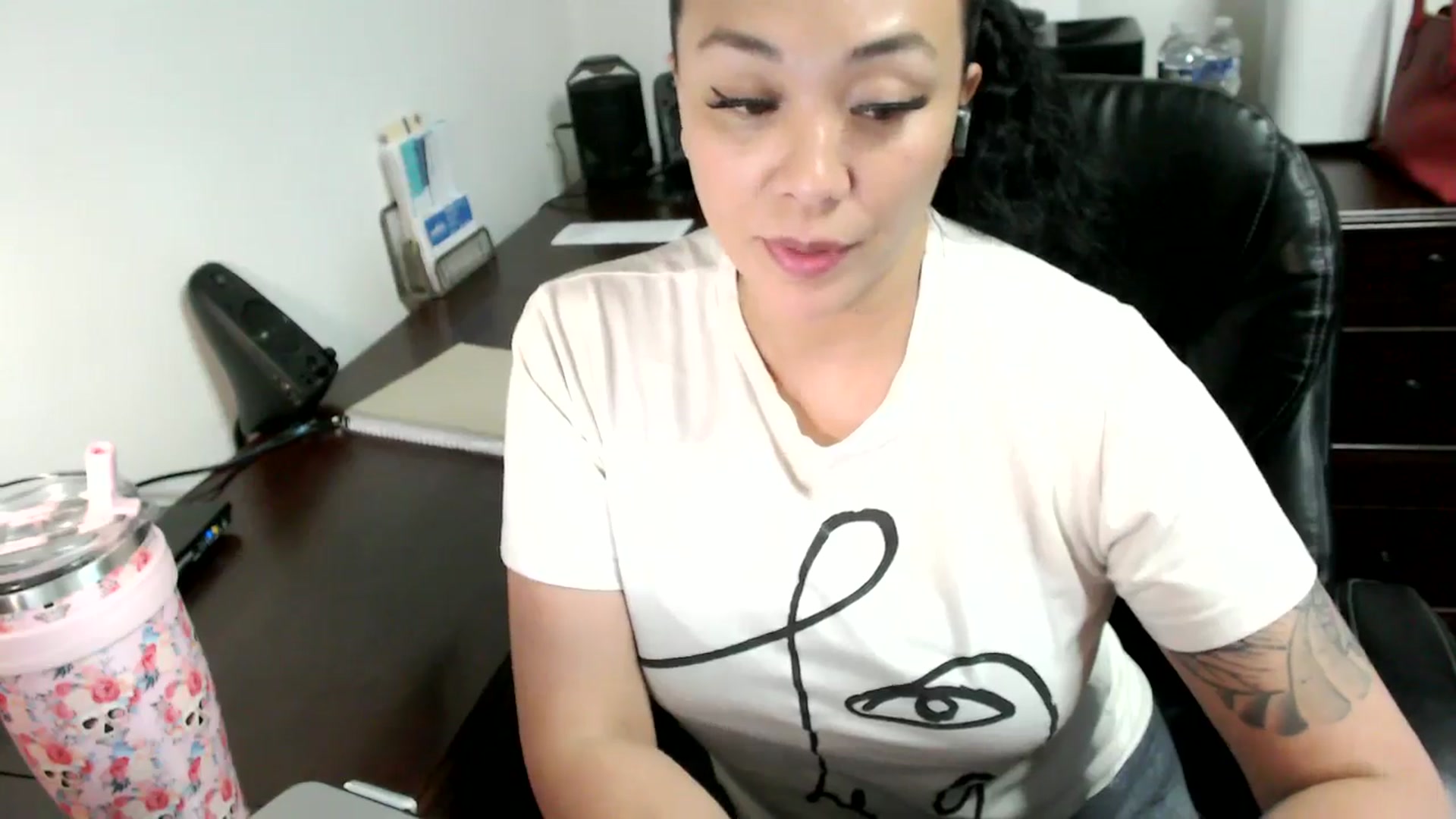Gallery image thumbnail from MickaylaMoon's myfreecams stream on, 06/17/2024, 15:56 image 17 of 20