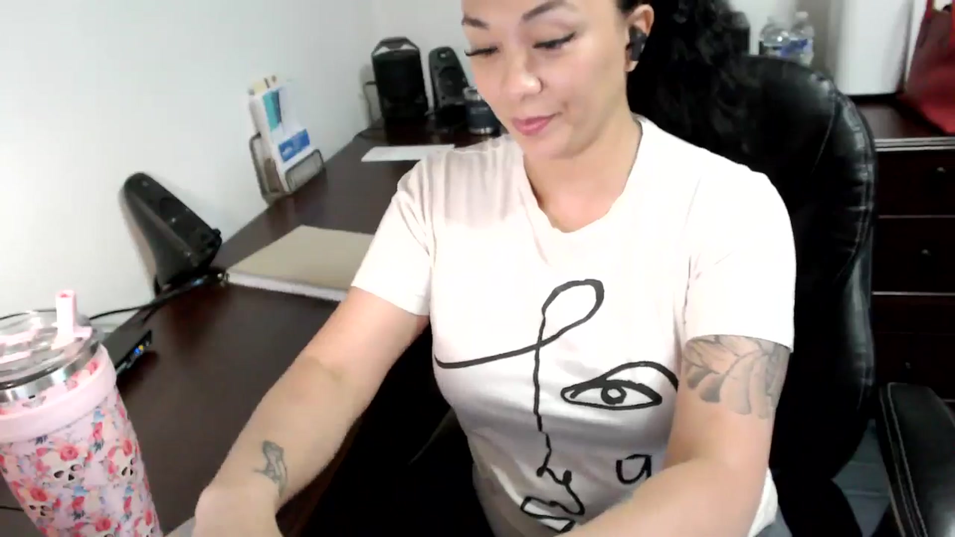 Gallery image thumbnail from MickaylaMoon's myfreecams stream on, 06/17/2024, 15:56 image 13 of 20