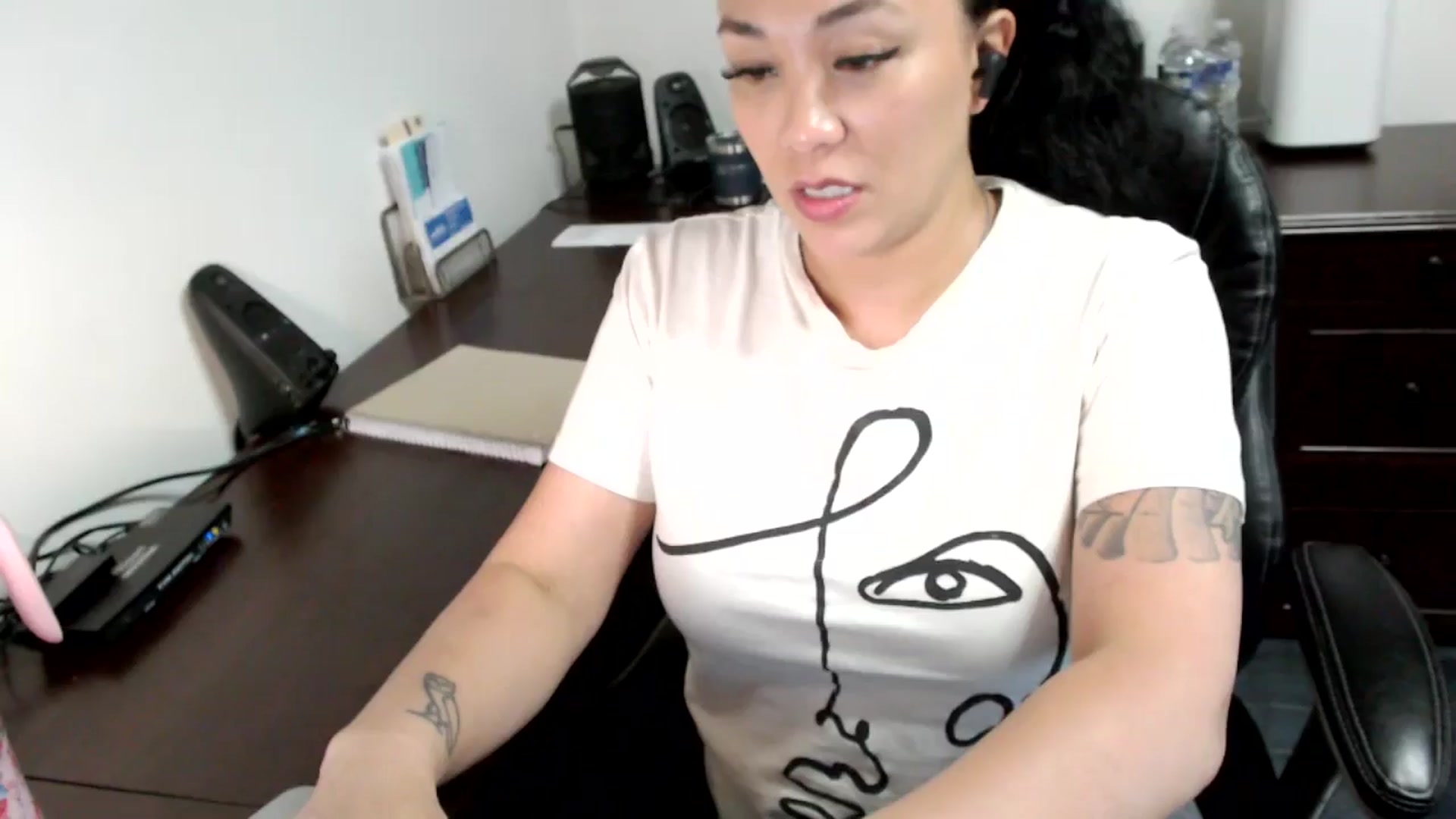 Gallery image thumbnail from MickaylaMoon's myfreecams stream on, 06/17/2024, 17:16 image 19 of 20
