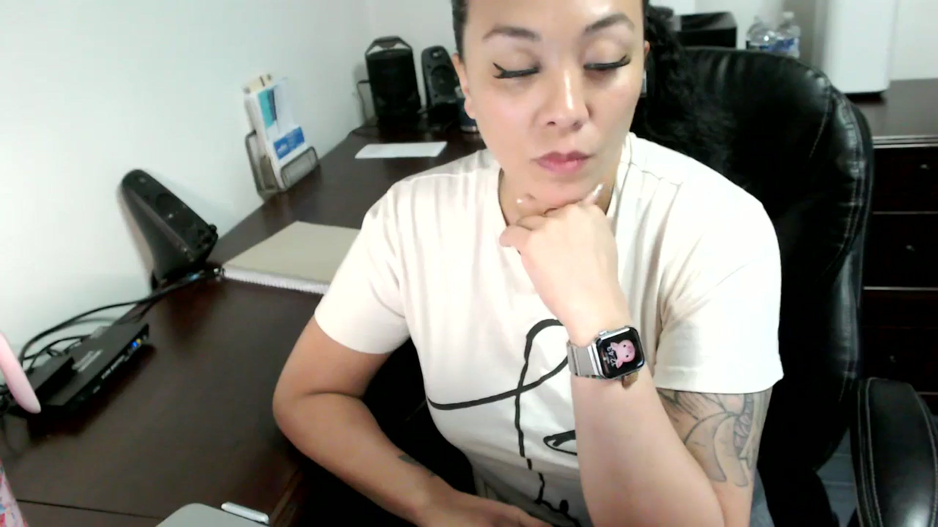 Gallery image thumbnail from MickaylaMoon's myfreecams stream on, 06/17/2024, 17:16 image 13 of 20