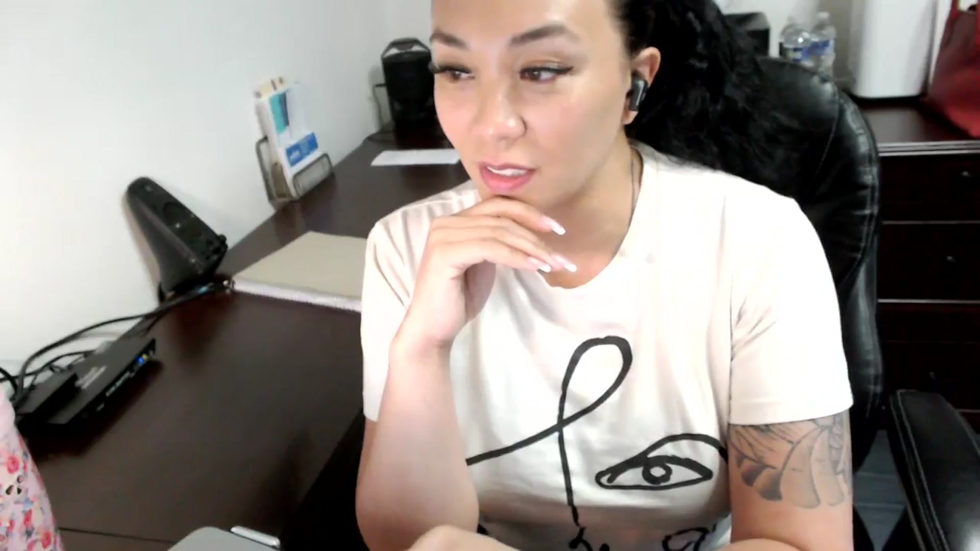 Gallery image thumbnail from MickaylaMoon's myfreecams stream on, 06/17/2024, 17:16 image 2 of 20