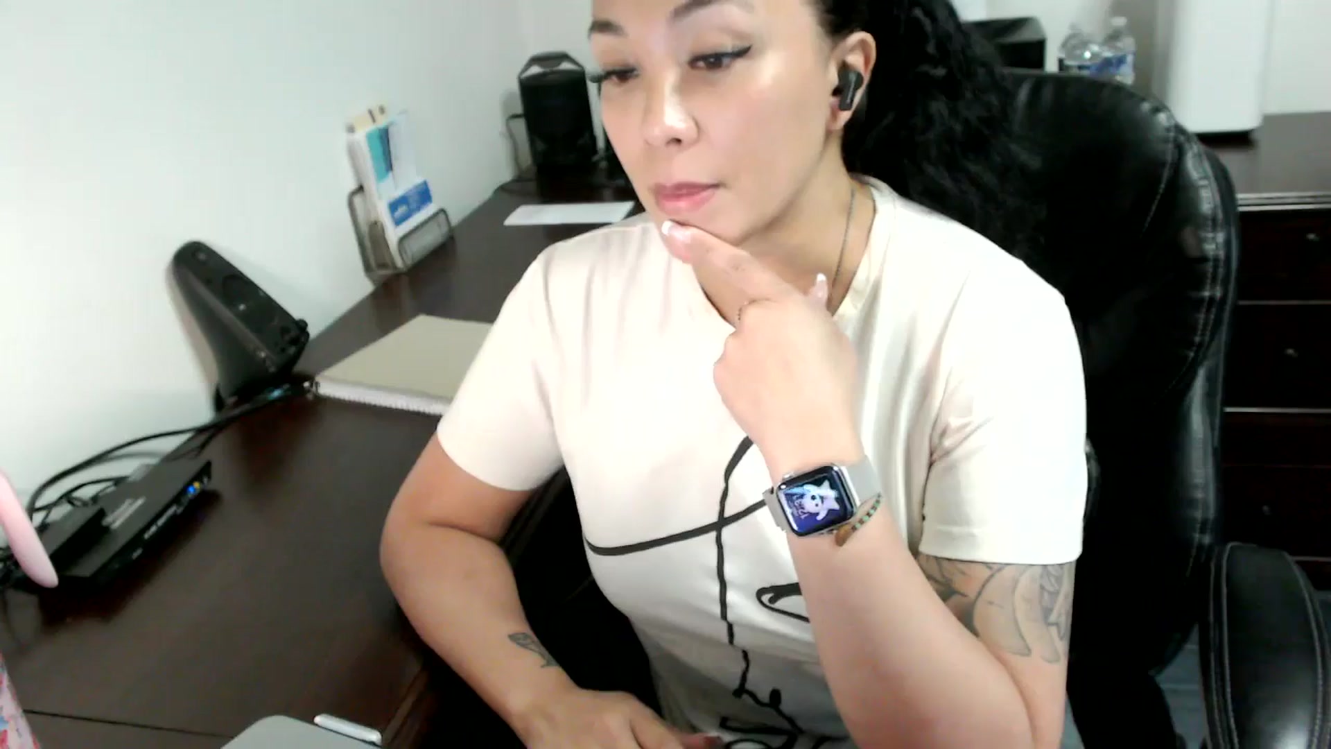 Gallery image thumbnail from MickaylaMoon's myfreecams stream on, 06/17/2024, 17:16 image 10 of 20