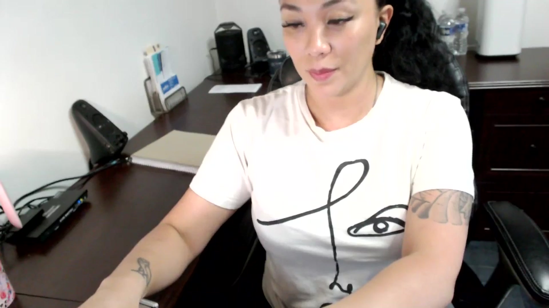 Gallery image thumbnail from MickaylaMoon's myfreecams stream on, 06/17/2024, 17:38 image 16 of 20