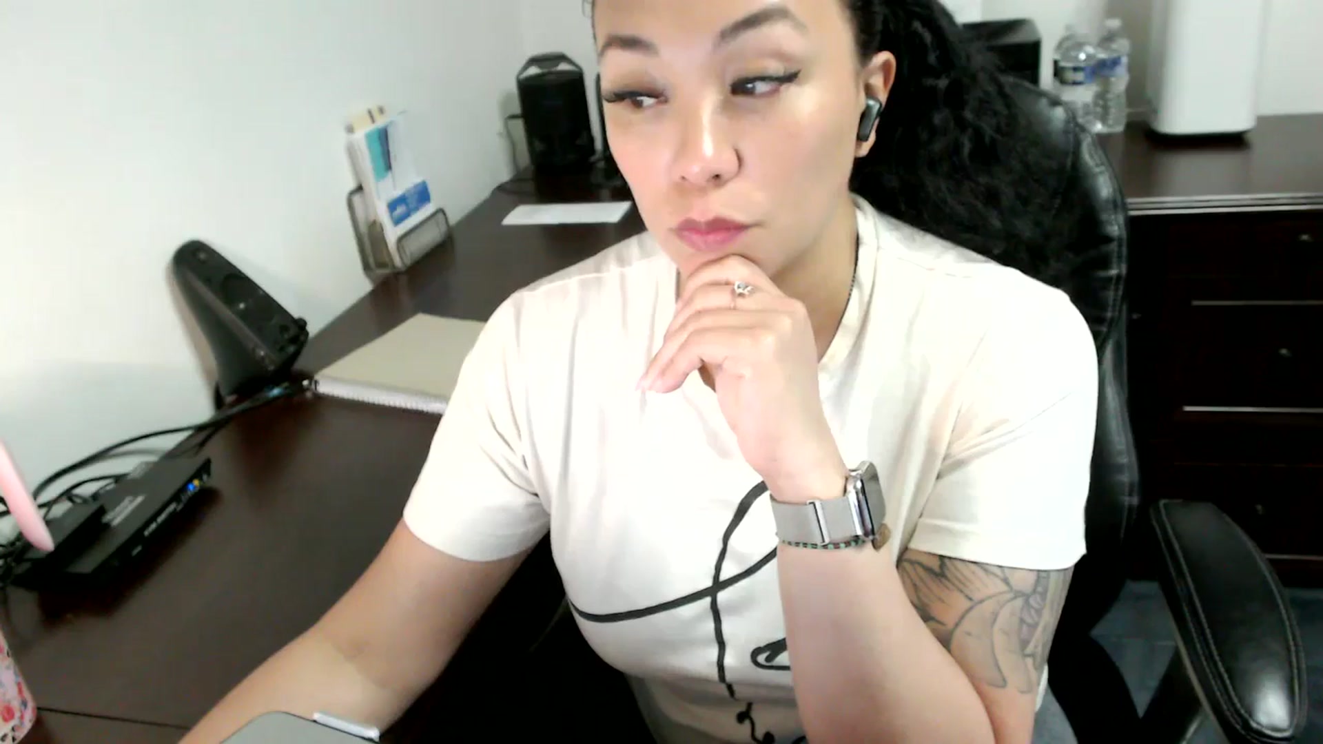 Gallery image thumbnail from MickaylaMoon's myfreecams stream on, 06/17/2024, 17:38 image 5 of 20