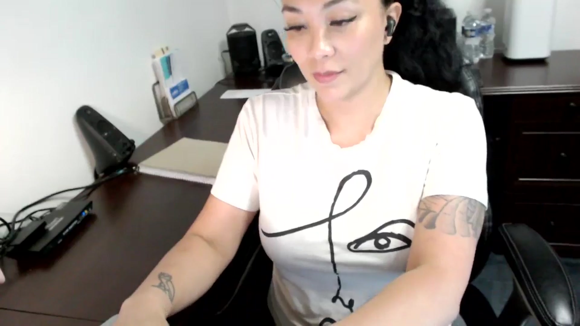 Gallery image thumbnail from MickaylaMoon's myfreecams stream on, 06/17/2024, 18:51 image 18 of 20