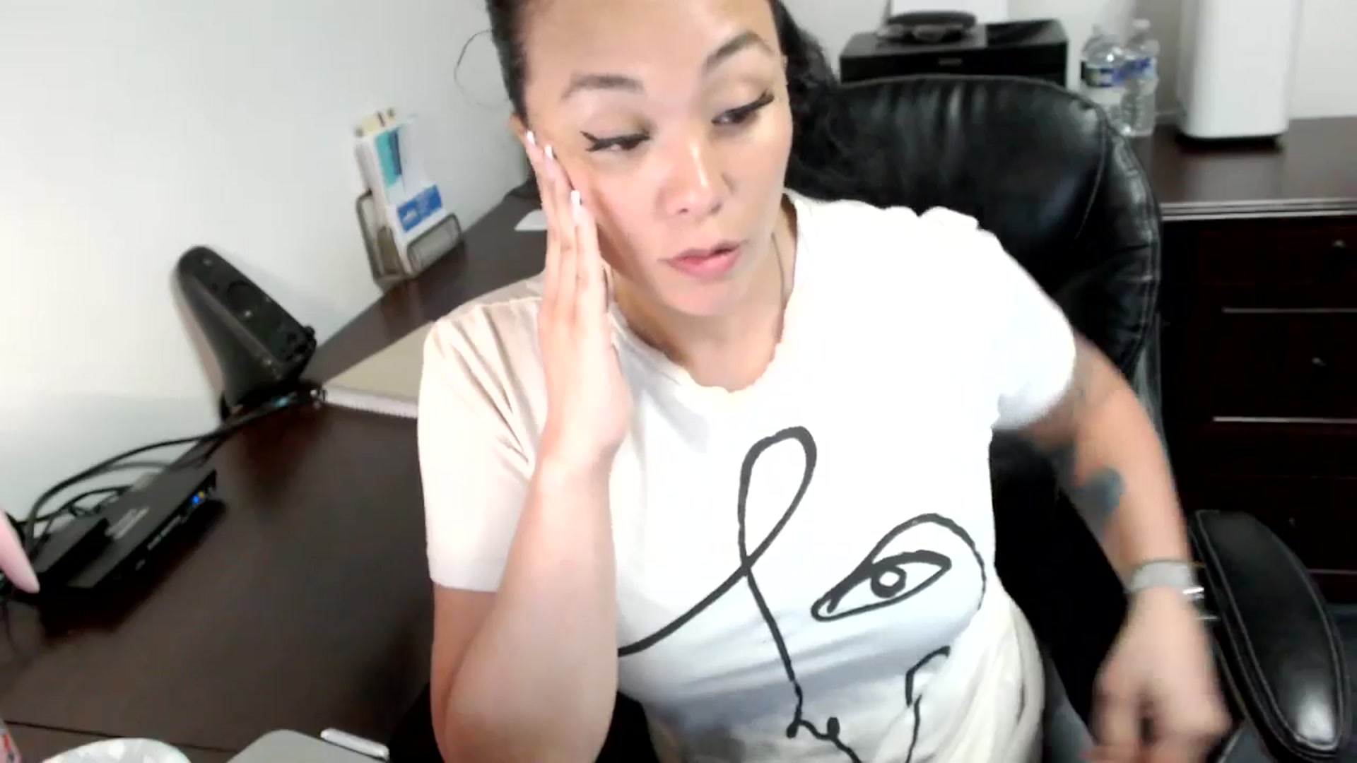 Gallery image thumbnail from MickaylaMoon's myfreecams stream on, 06/17/2024, 18:51 image 14 of 20
