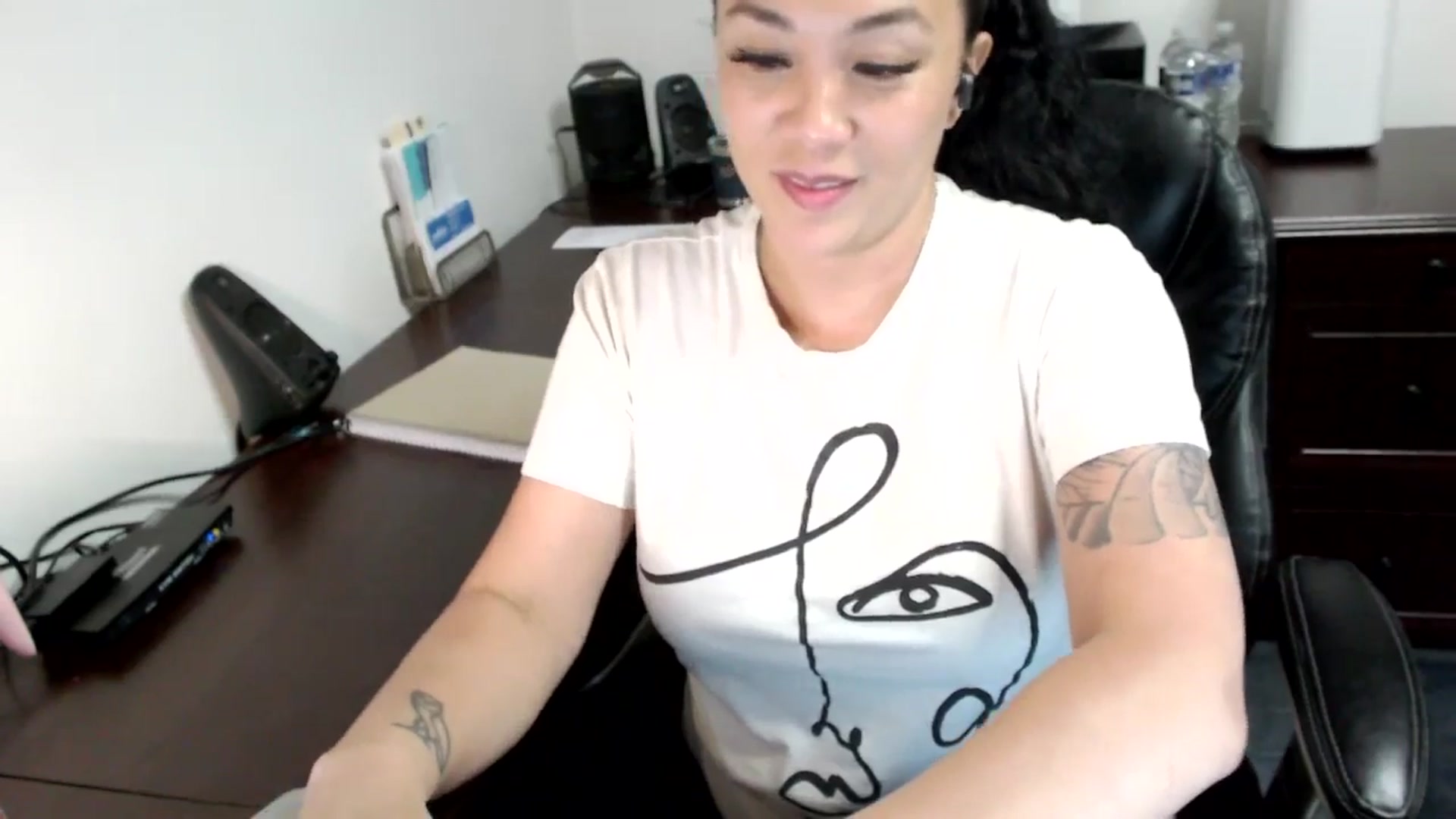 Gallery image thumbnail from MickaylaMoon's myfreecams stream on, 06/17/2024, 18:51 image 3 of 20