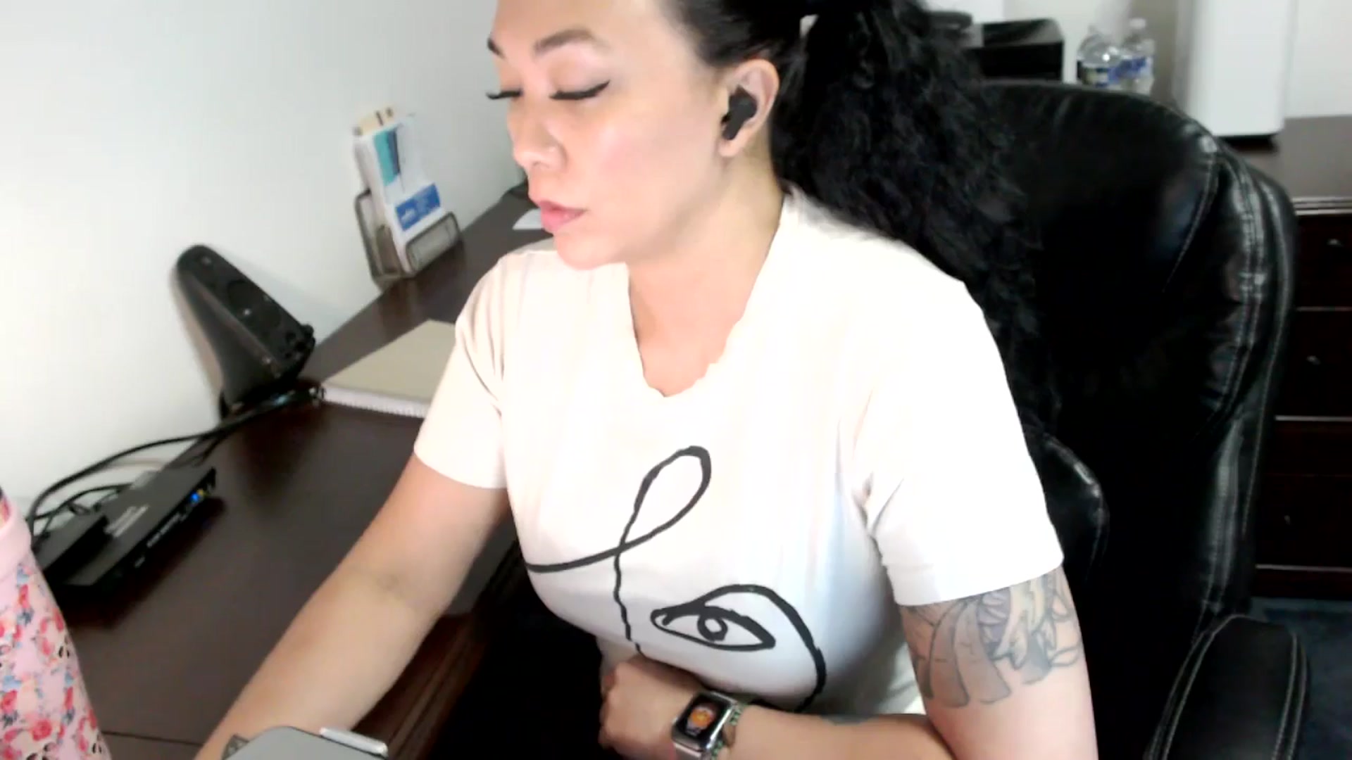 Gallery image thumbnail from MickaylaMoon's myfreecams stream on, 06/17/2024, 18:51 image 20 of 20