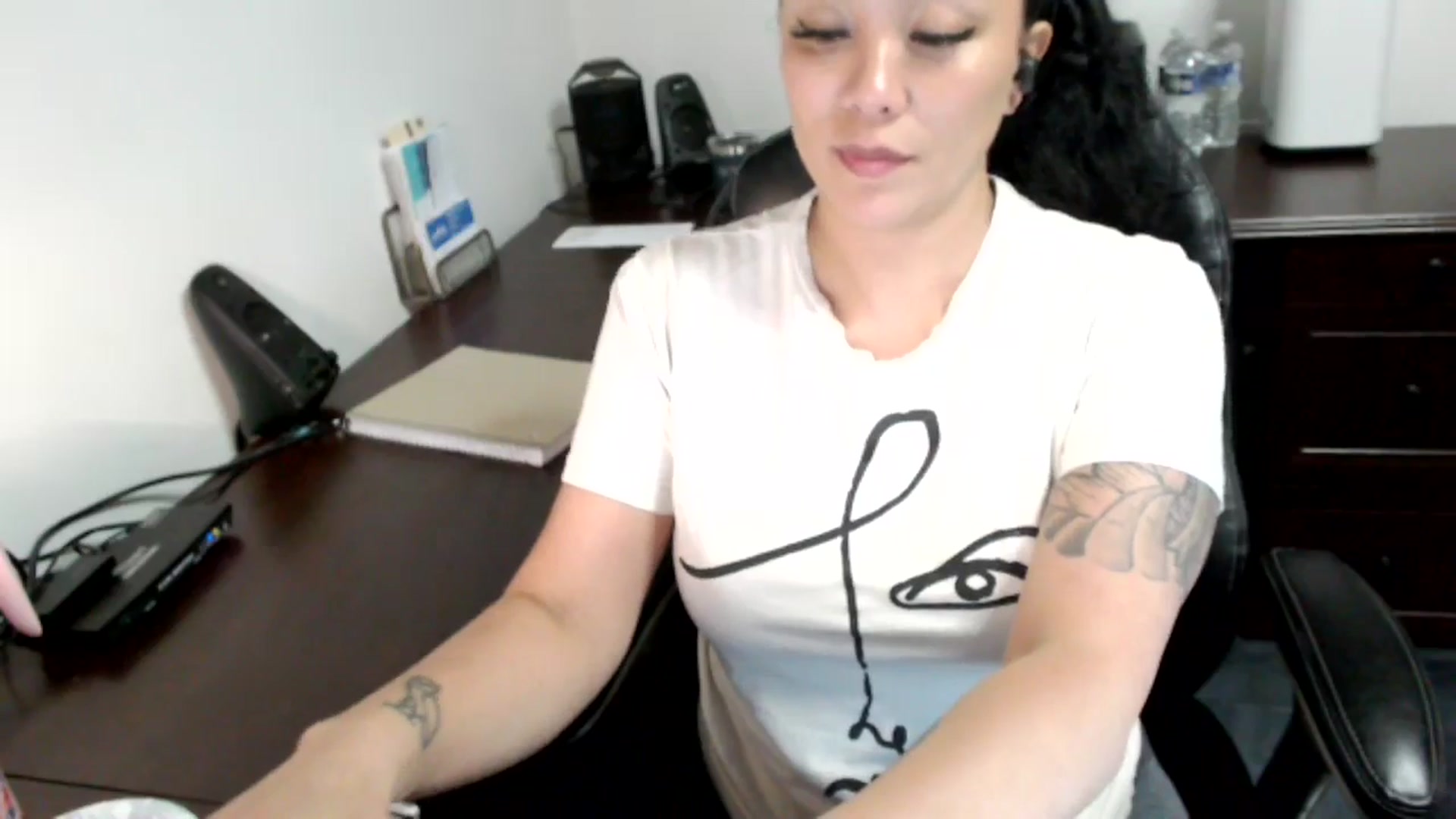 Gallery image thumbnail from MickaylaMoon's myfreecams stream on, 06/17/2024, 18:51 image 13 of 20