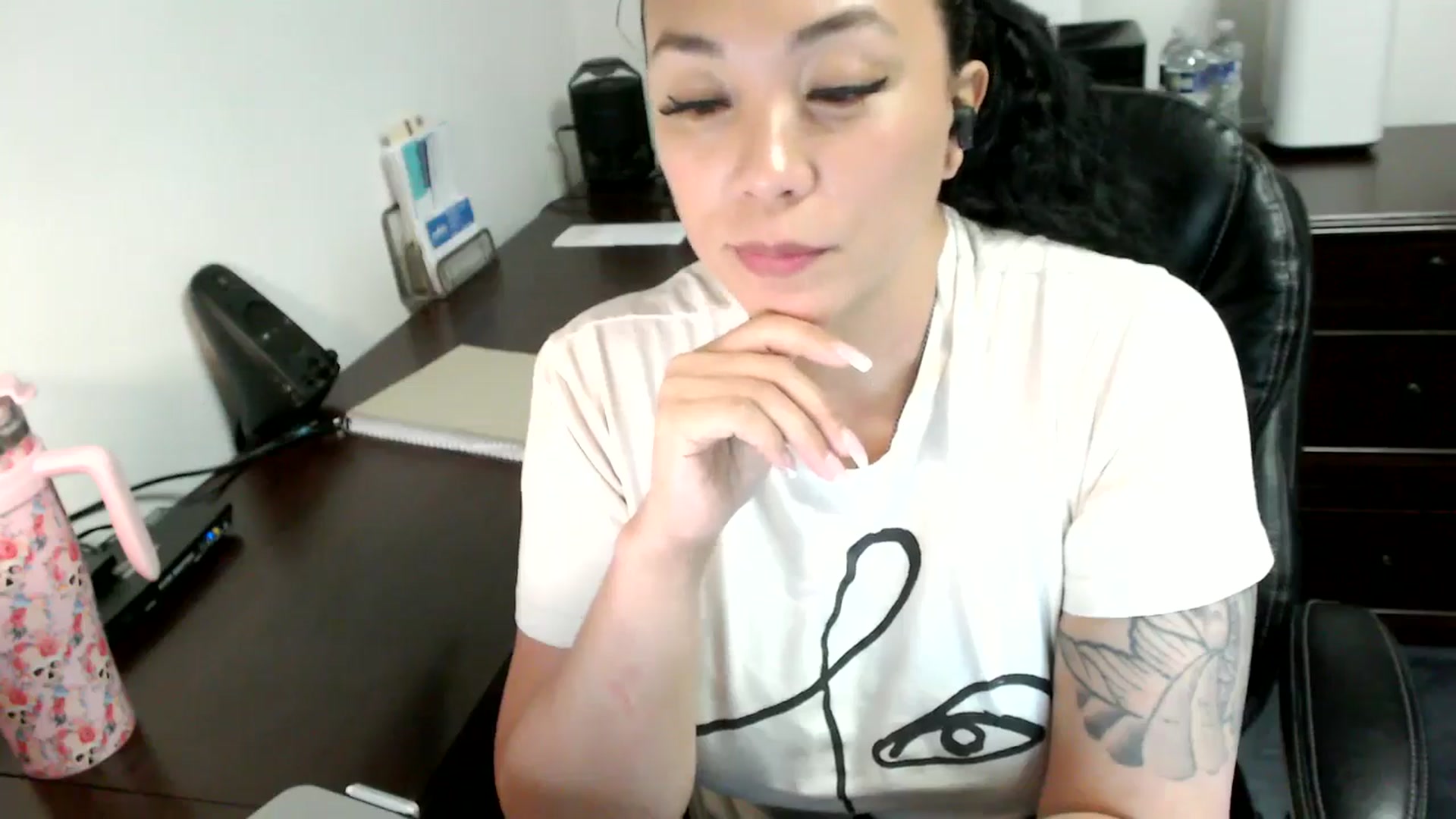 Gallery image thumbnail from MickaylaMoon's myfreecams stream on, 06/17/2024, 18:51 image 6 of 20