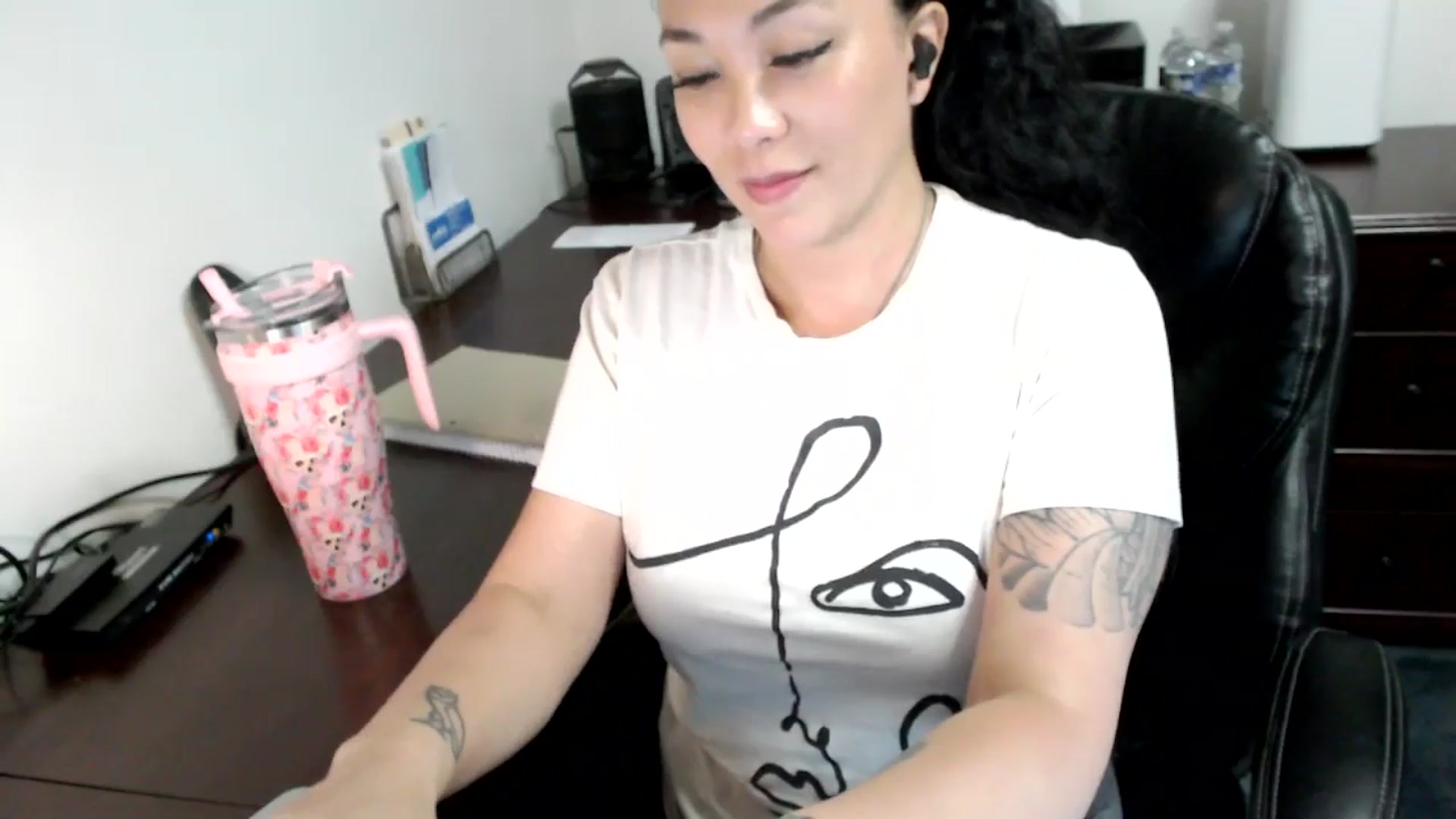 Gallery image thumbnail from MickaylaMoon's myfreecams stream on, 06/17/2024, 18:51 image 5 of 20