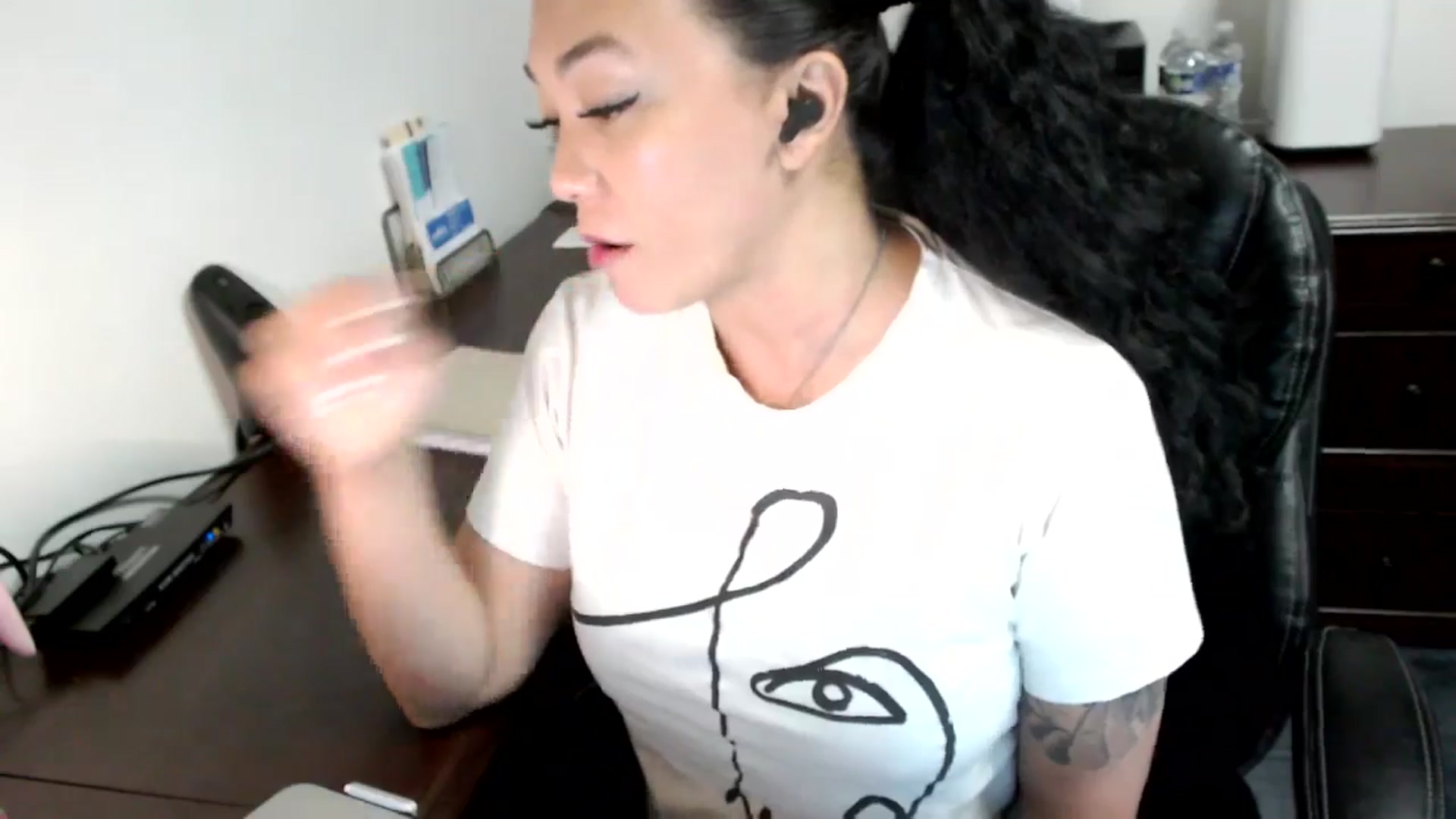 Gallery image thumbnail from MickaylaMoon's myfreecams stream on, 06/17/2024, 18:51 image 4 of 20
