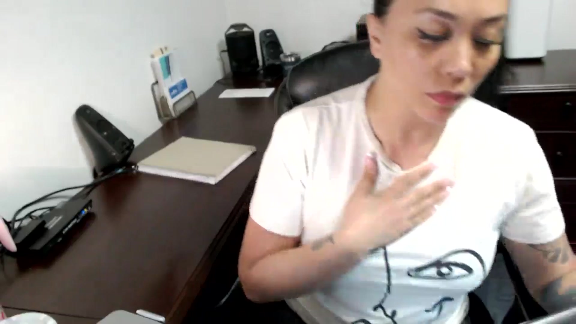 Gallery image thumbnail from MickaylaMoon's myfreecams stream on, 06/17/2024, 18:51 image 15 of 20