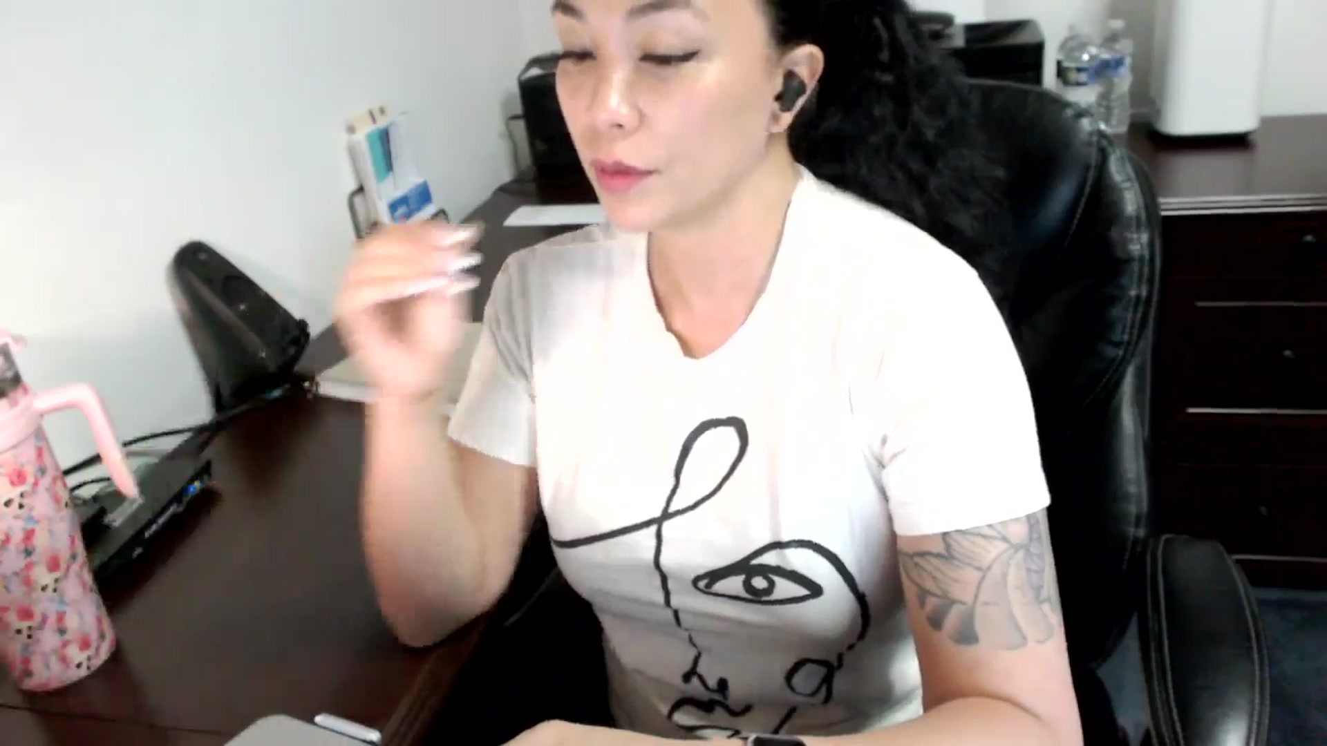 Gallery image thumbnail from MickaylaMoon's myfreecams stream on, 06/17/2024, 18:51 image 7 of 20