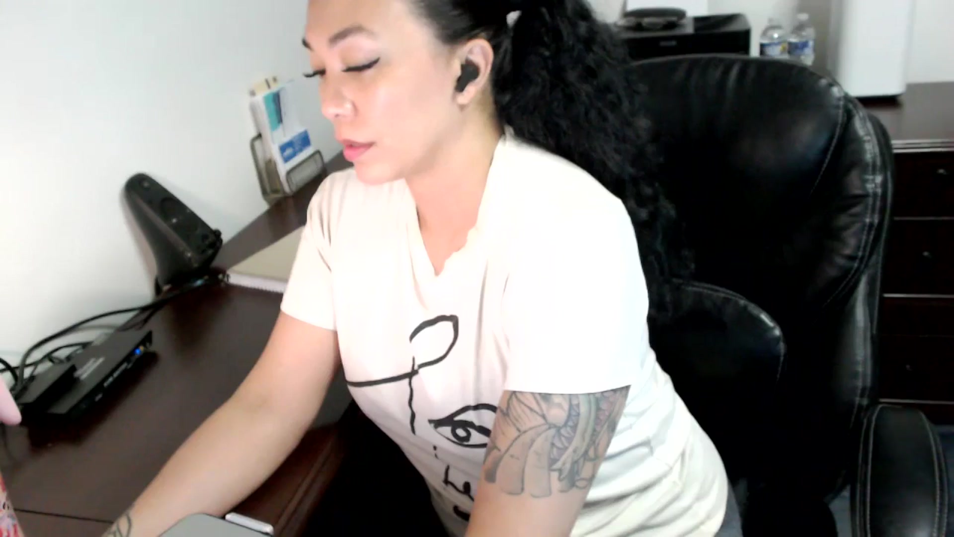 Gallery image thumbnail from MickaylaMoon's myfreecams stream on, 06/17/2024, 19:20 image 20 of 20