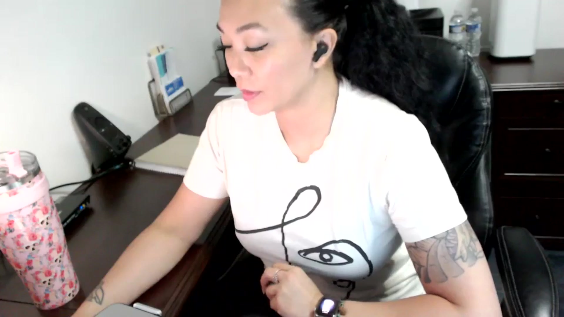 Gallery image thumbnail from MickaylaMoon's myfreecams stream on, 06/17/2024, 19:20 image 4 of 20