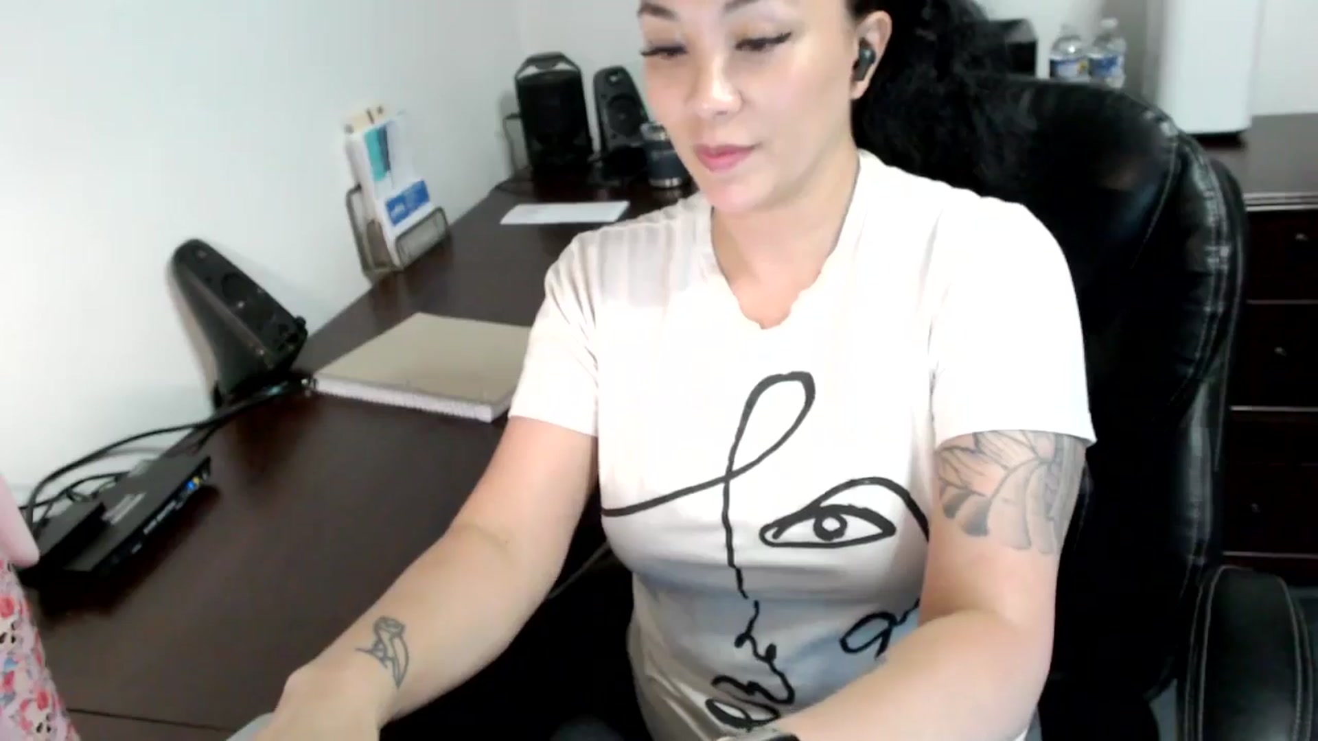 Gallery image thumbnail from MickaylaMoon's myfreecams stream on, 06/17/2024, 19:20 image 16 of 20