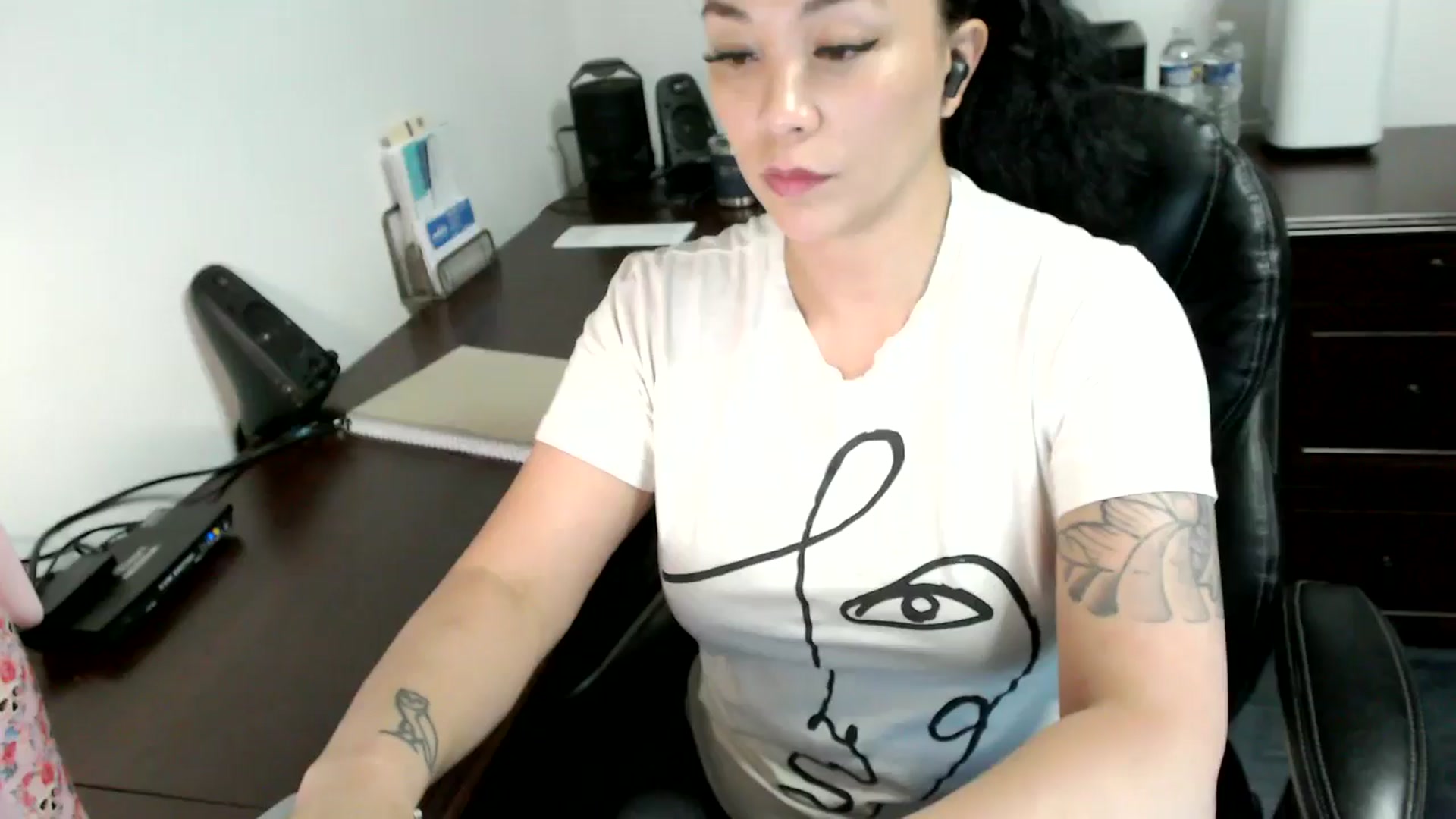 Gallery image thumbnail from MickaylaMoon's myfreecams stream on, 06/17/2024, 19:20 image 9 of 20