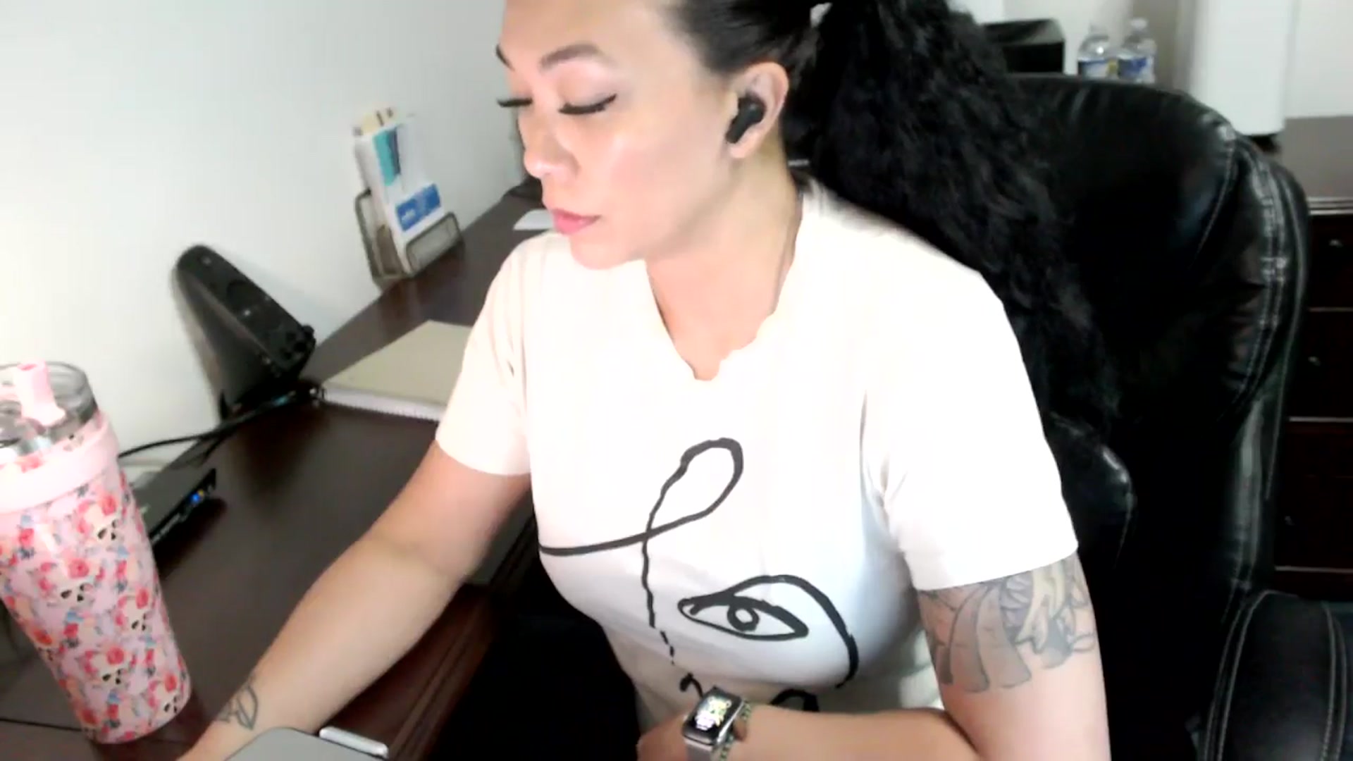 Gallery image thumbnail from MickaylaMoon's myfreecams stream on, 06/17/2024, 19:20 image 3 of 20
