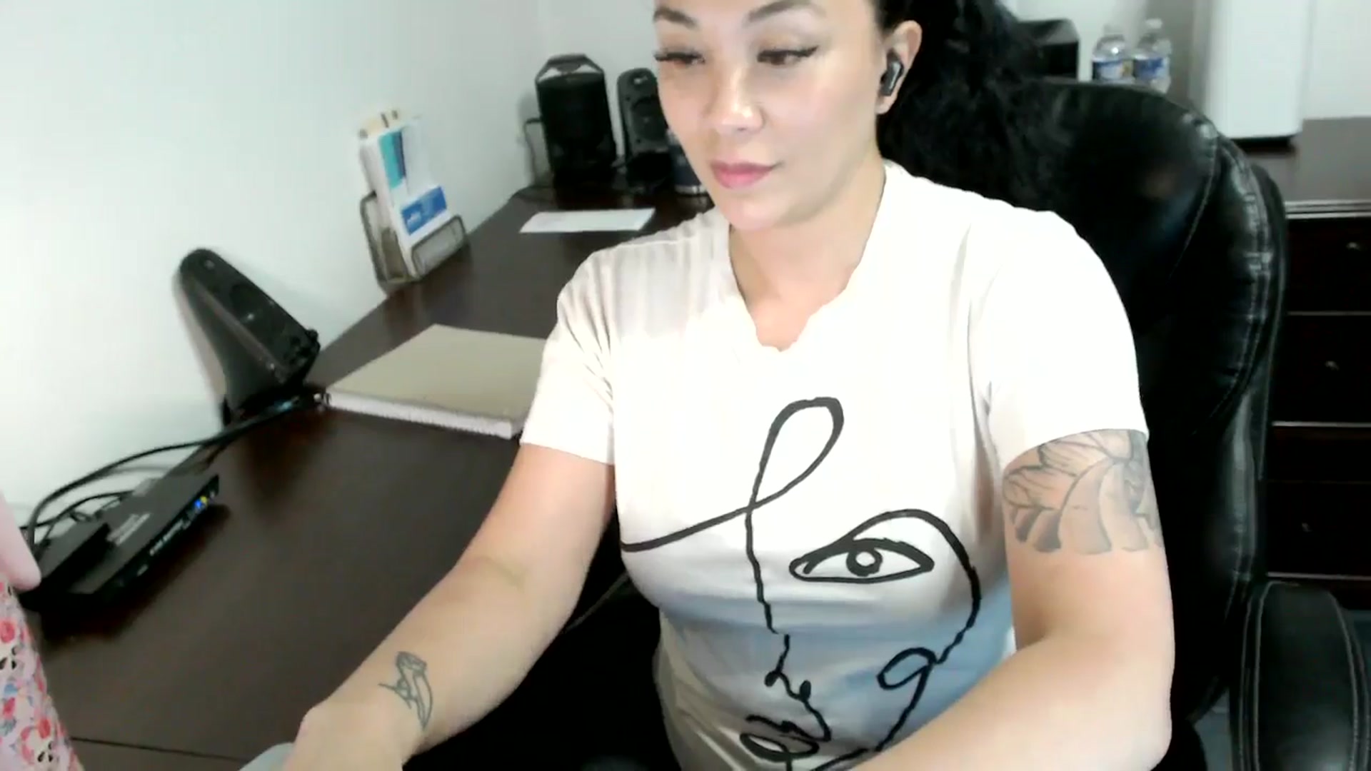 Gallery image thumbnail from MickaylaMoon's myfreecams stream on, 06/17/2024, 19:20 image 17 of 20
