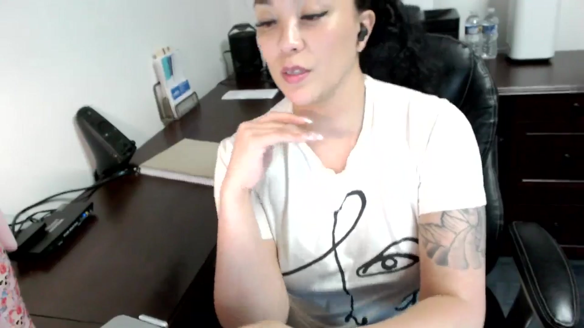 Gallery image thumbnail from MickaylaMoon's myfreecams stream on, 06/17/2024, 19:20 image 10 of 20