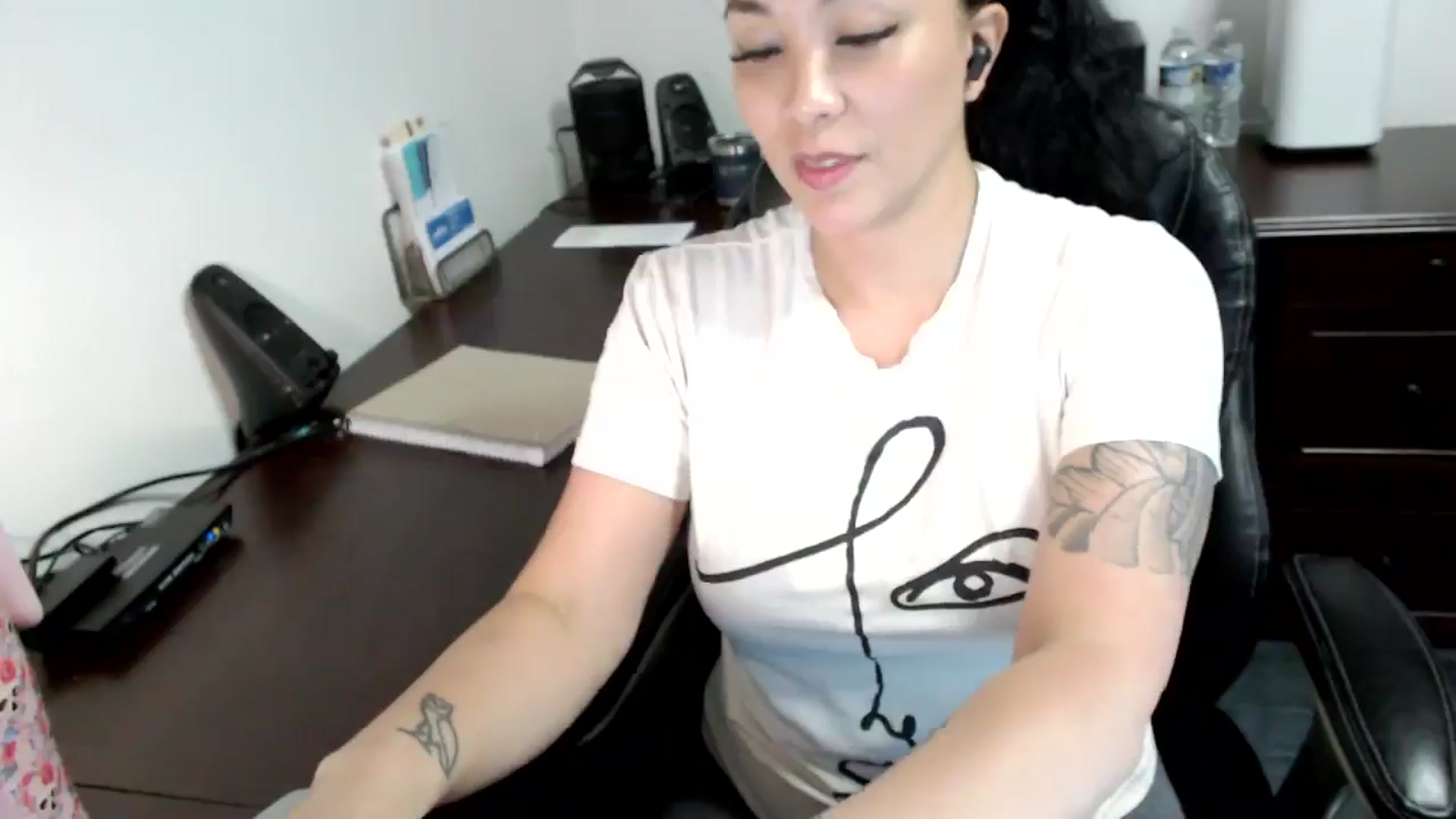 Gallery image thumbnail from MickaylaMoon's myfreecams stream on, 06/17/2024, 19:20 image 11 of 20