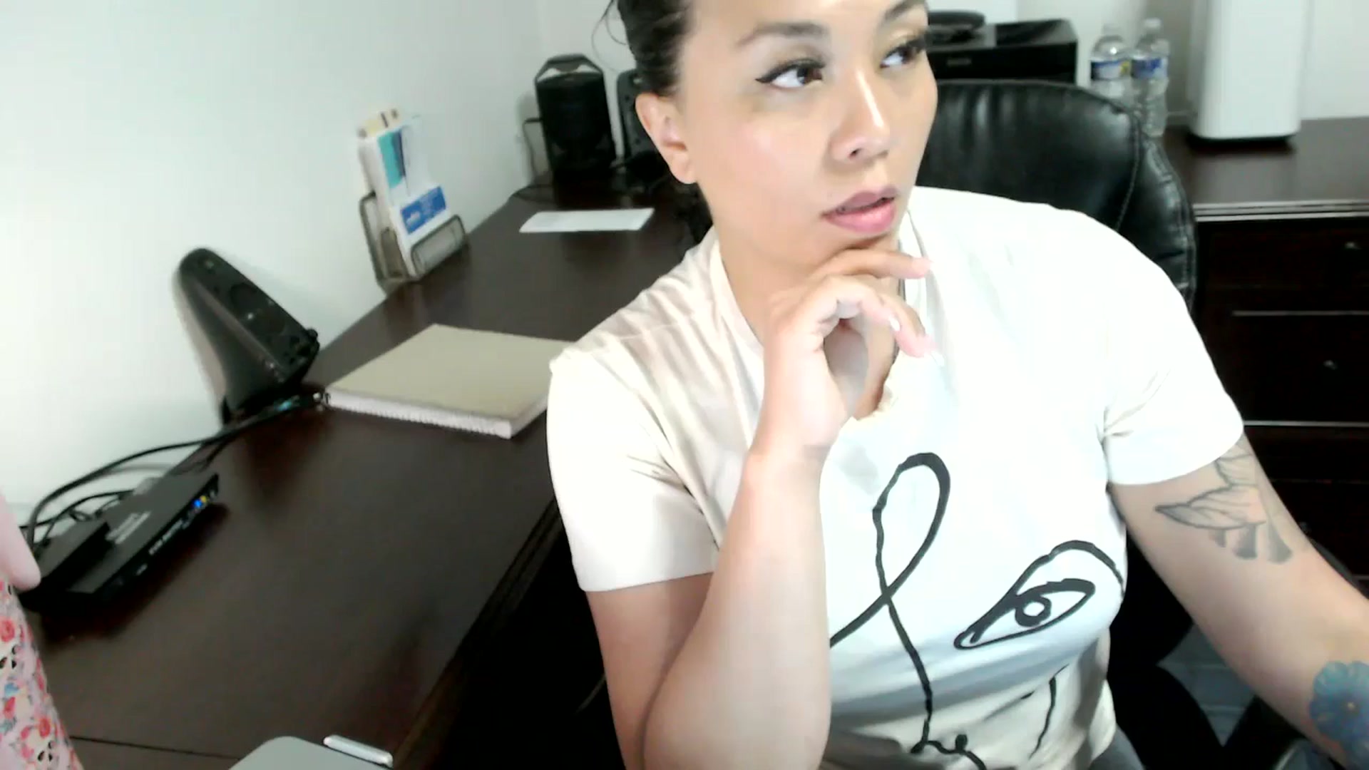 Gallery image thumbnail from MickaylaMoon's myfreecams stream on, 06/17/2024, 19:20 image 13 of 20