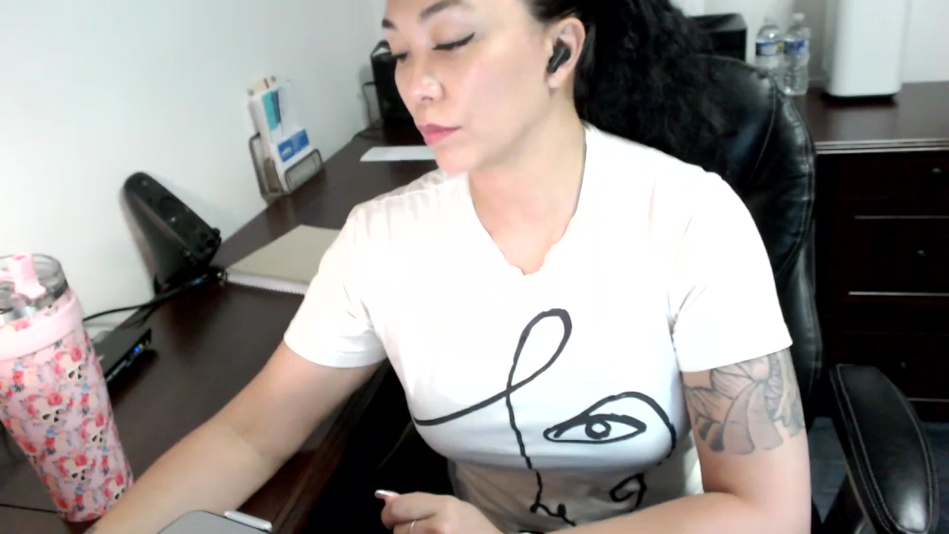 Gallery image thumbnail from MickaylaMoon's myfreecams stream on, 06/17/2024, 19:20 image 7 of 20