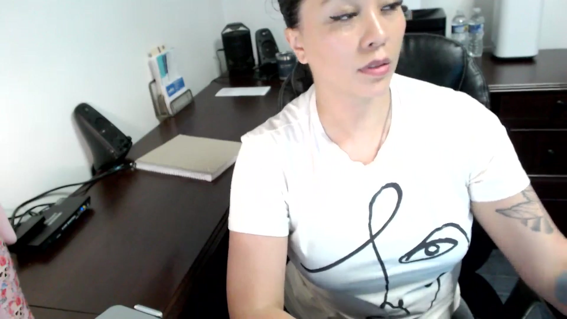 Gallery image thumbnail from MickaylaMoon's myfreecams stream on, 06/17/2024, 19:20 image 12 of 20